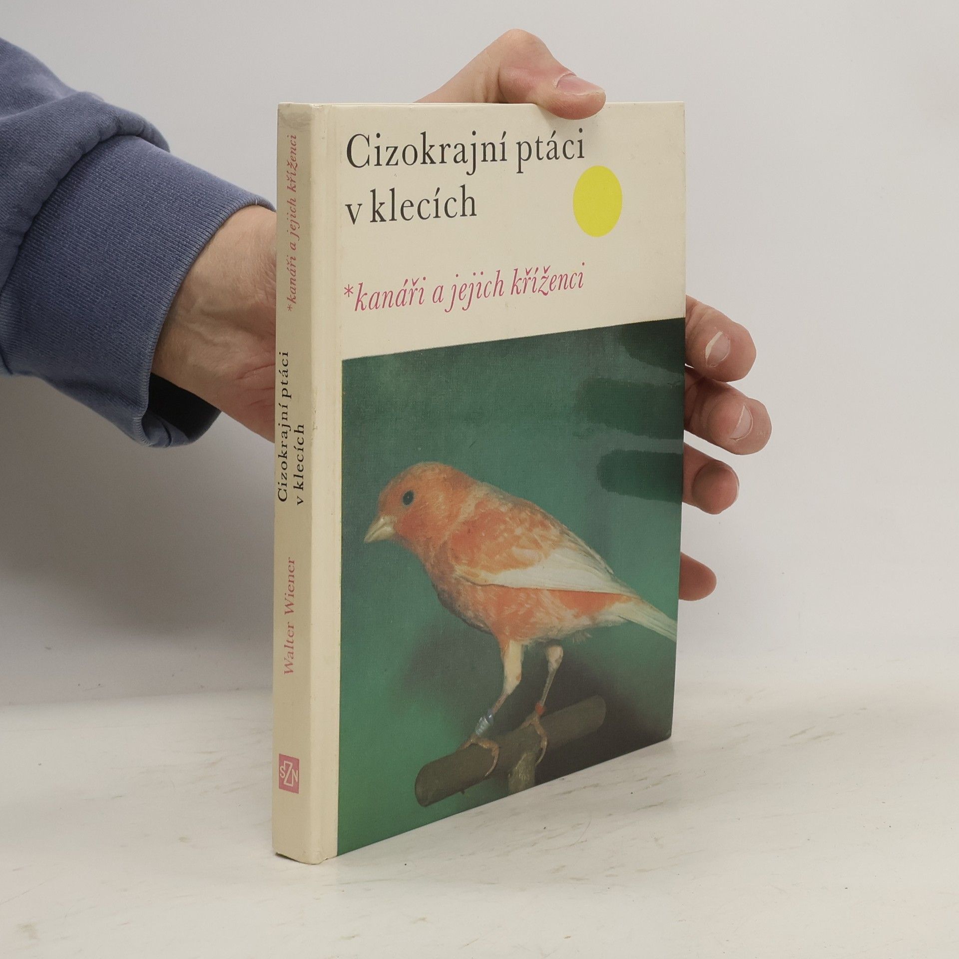 Walter Wiener Cizokrajní ptáci v klecích. Kanáři a jejich kříženci