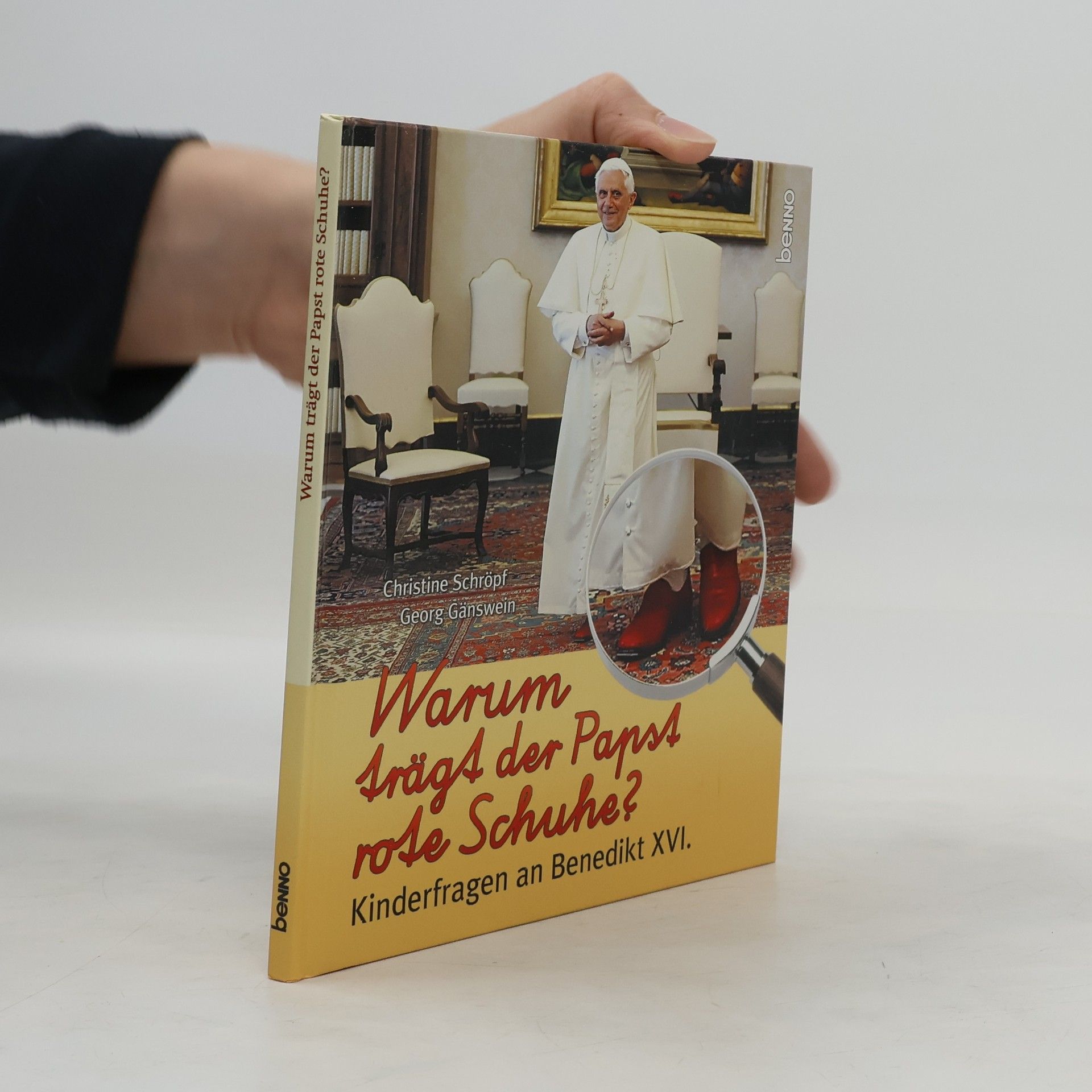 Georg Gänswein Warum trägt der Papst rote Schuhe?
