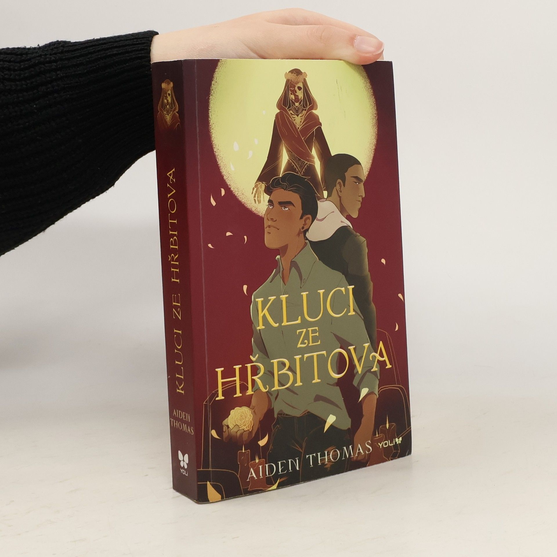 Aiden Thomas Kluci ze hřbitova