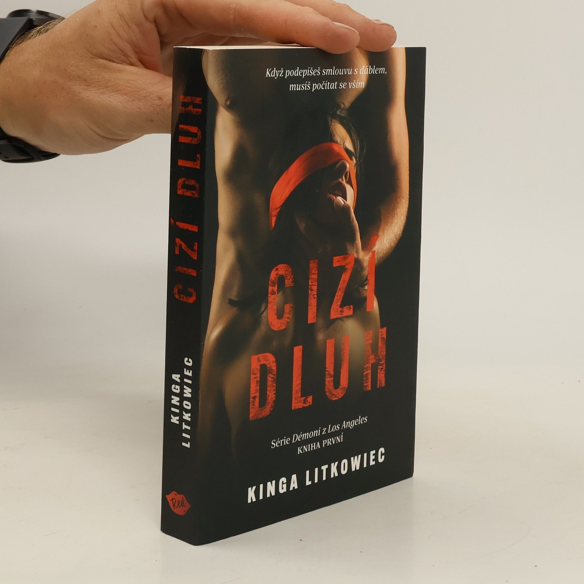 Kinga Litkowiec Cizí dluh