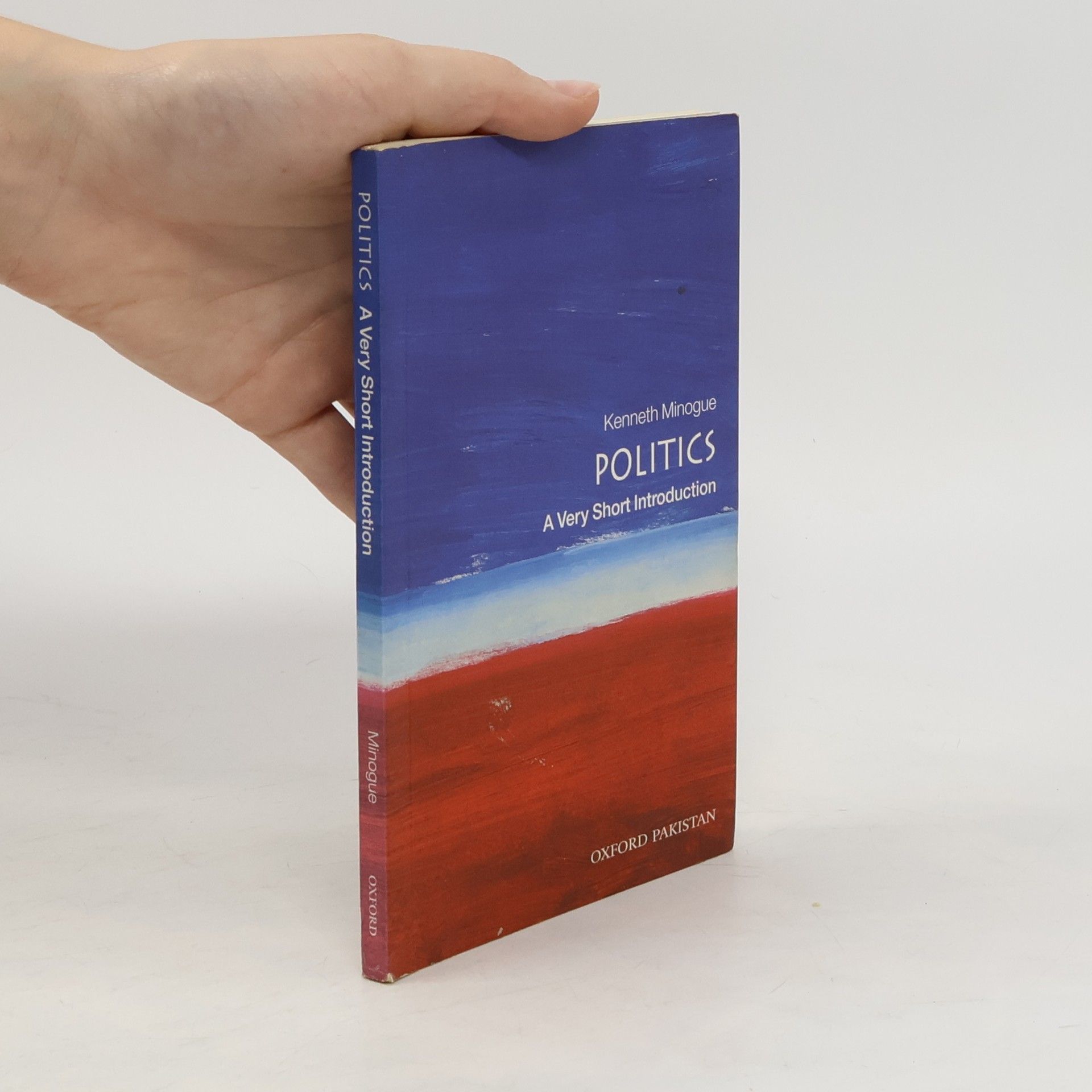 Kenneth Minogue Politics. A Very Short Introduction