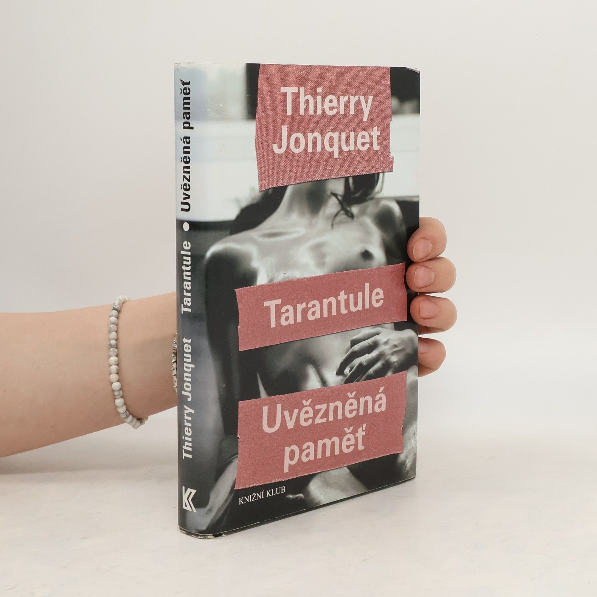 Thierry Jonquet Tarantule; Uvězněná paměť