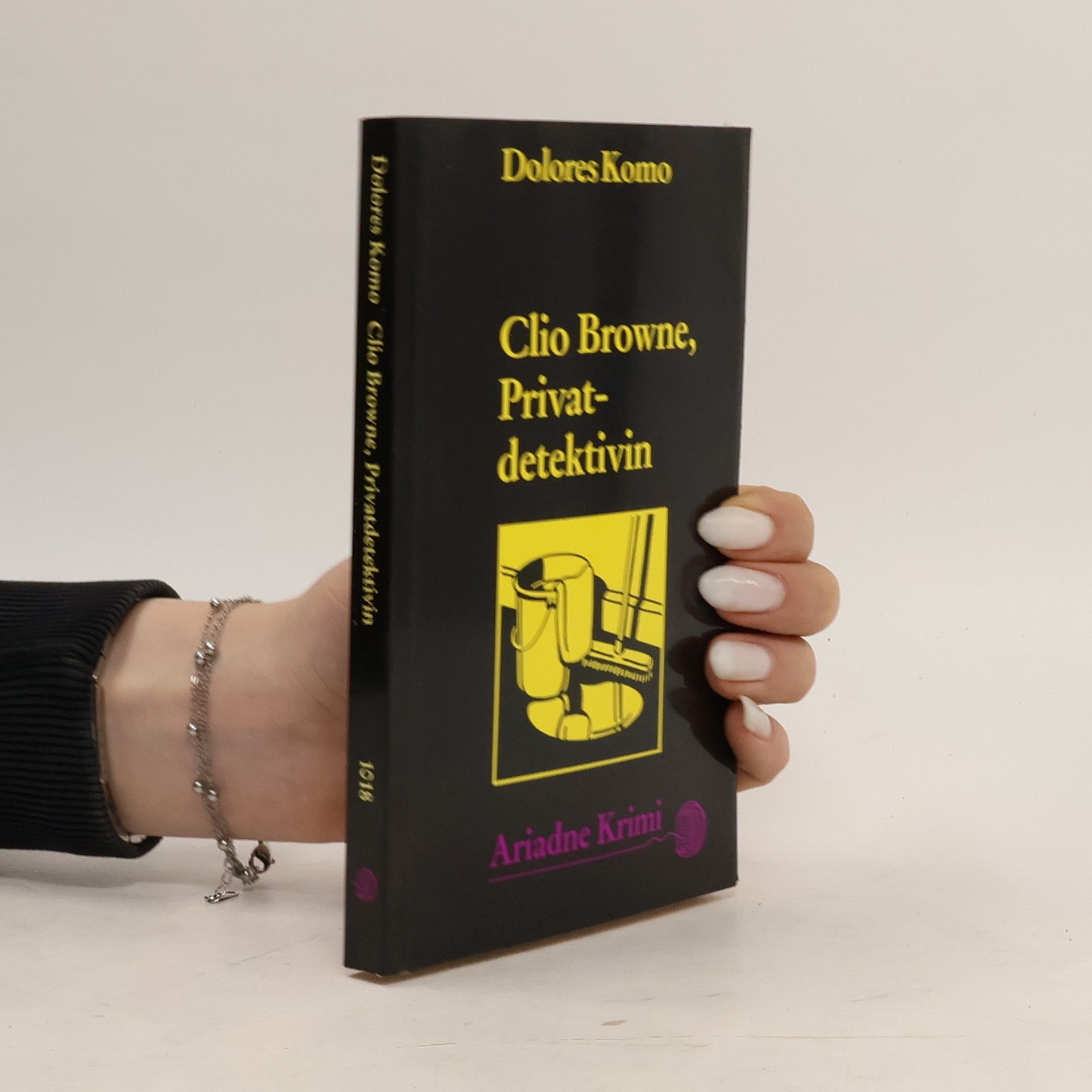 Dolores Komo Clio Browne, Privatdetektivin