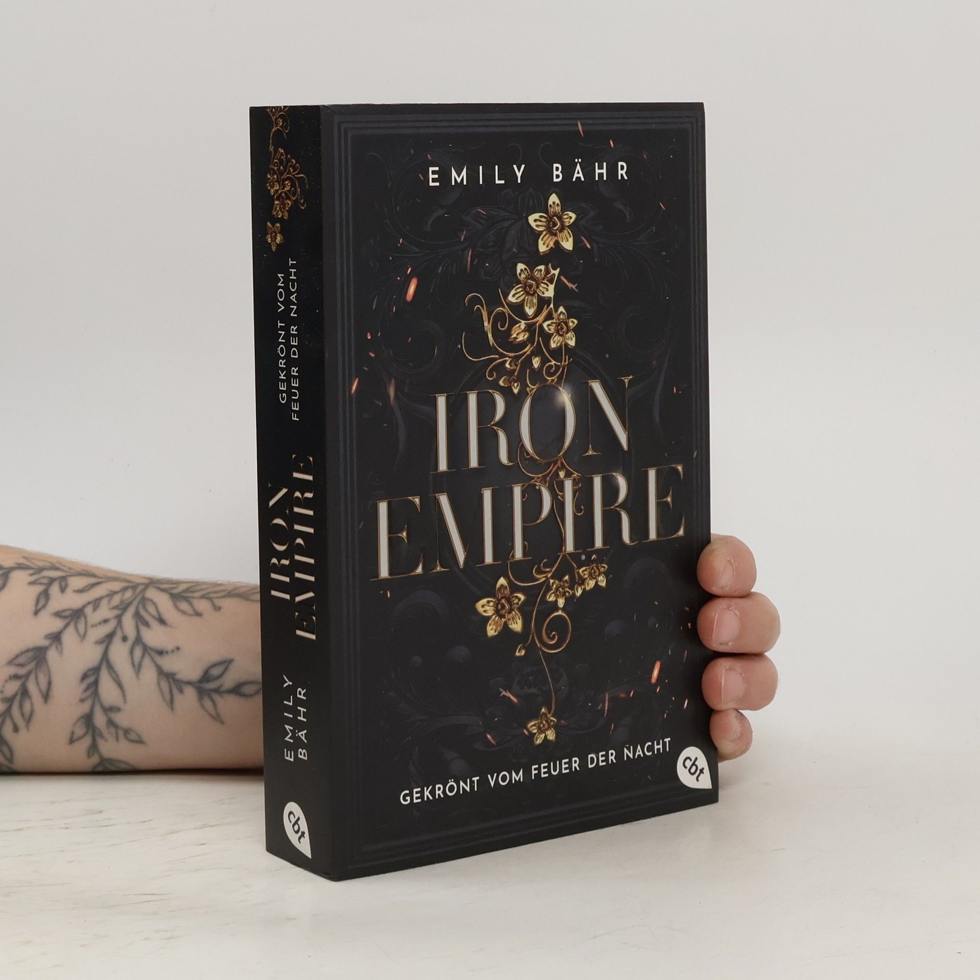 Emily Bähr Iron Empire - Gekrönt vom Feuer der Nacht