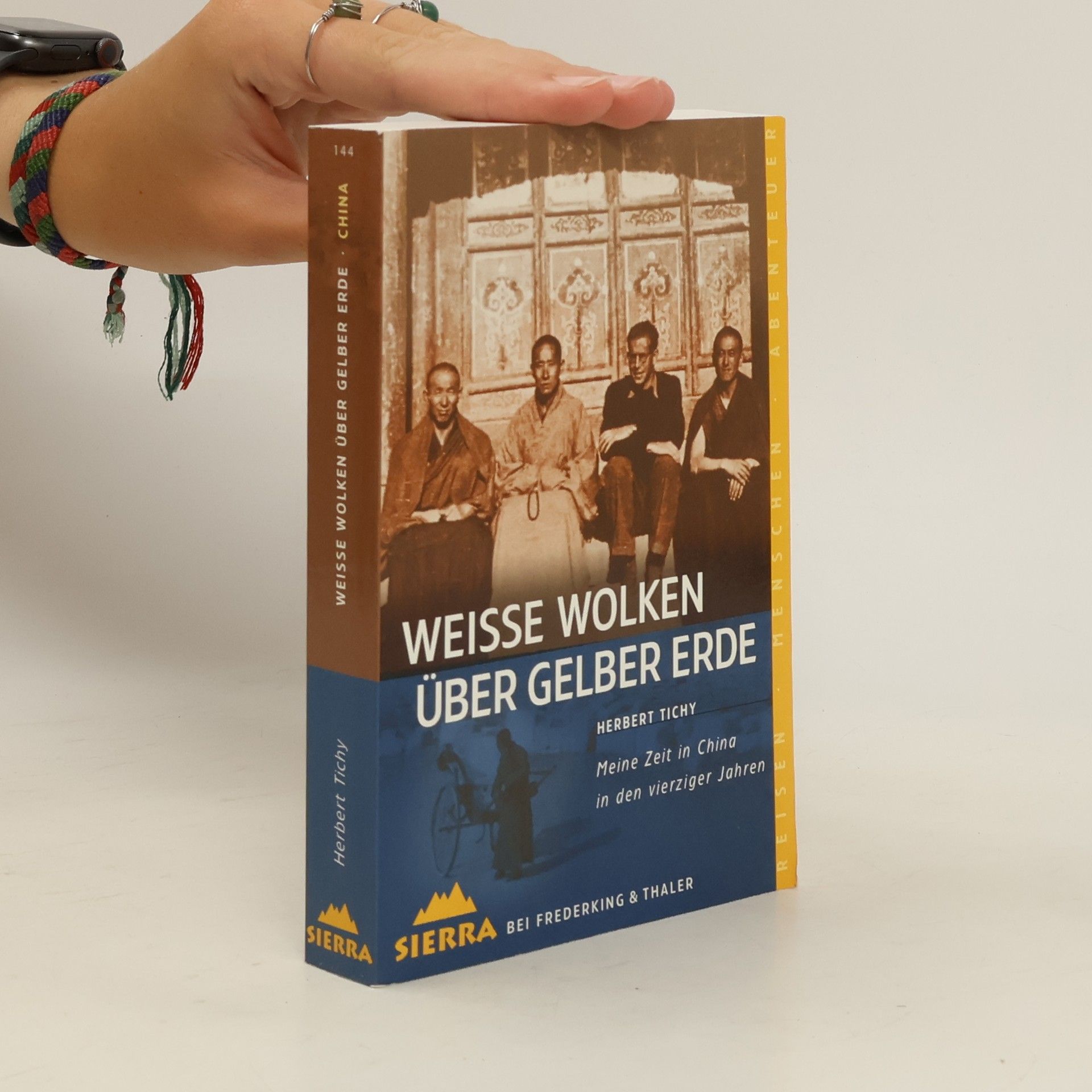 Herbert Tichy Weiße Wolken über gelber Erde