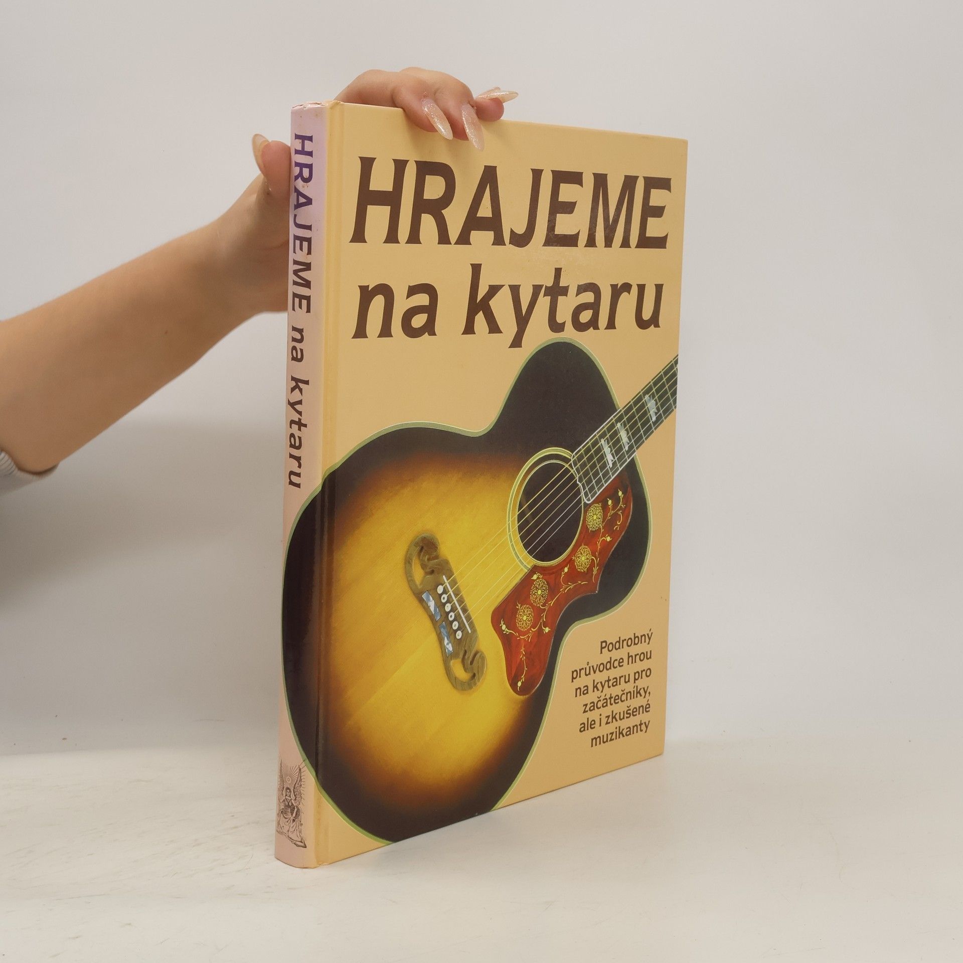 Pavel Dan Hrajeme na kytaru