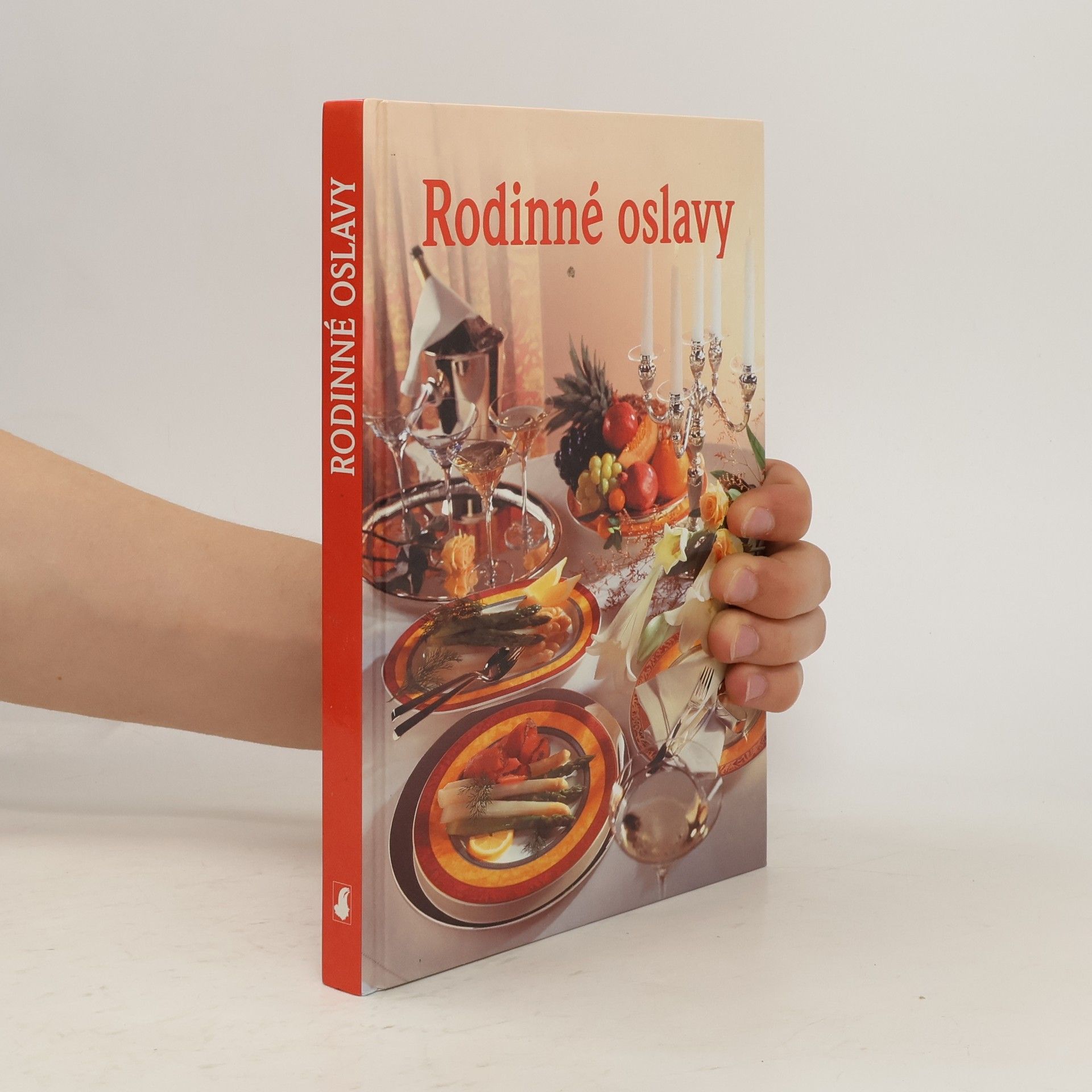 Hans Joachim Döbbelin Rodinné oslavy : 15 kompletních menu pro různé příležitosti během celého roku