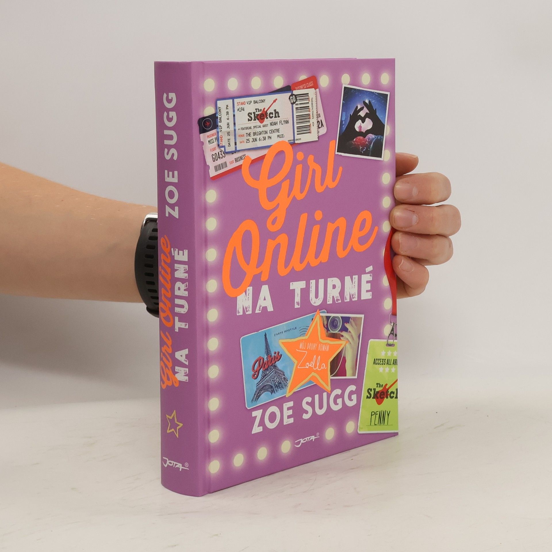 Zoe Sugg Girl Online na turné