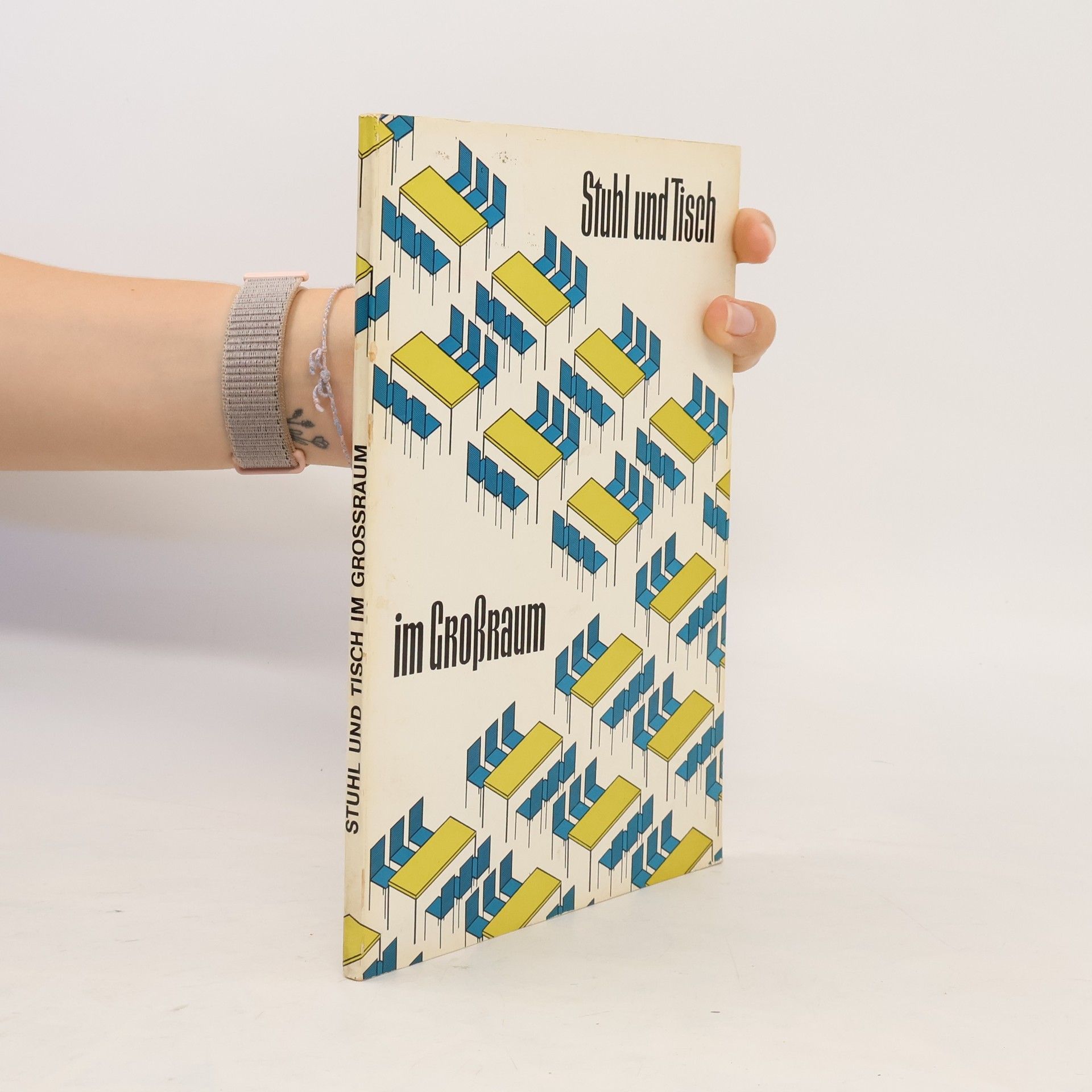 Autores varios Stuhl und Tisch im Großraum