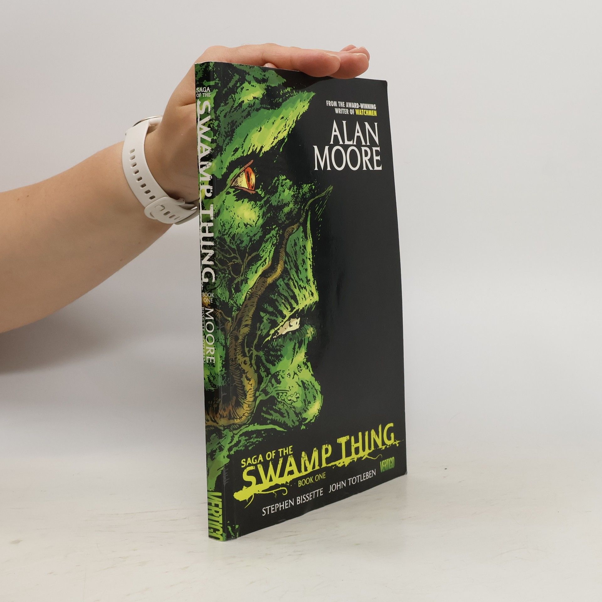 Alan Moore Saga of the Swamp Thing, Book 1