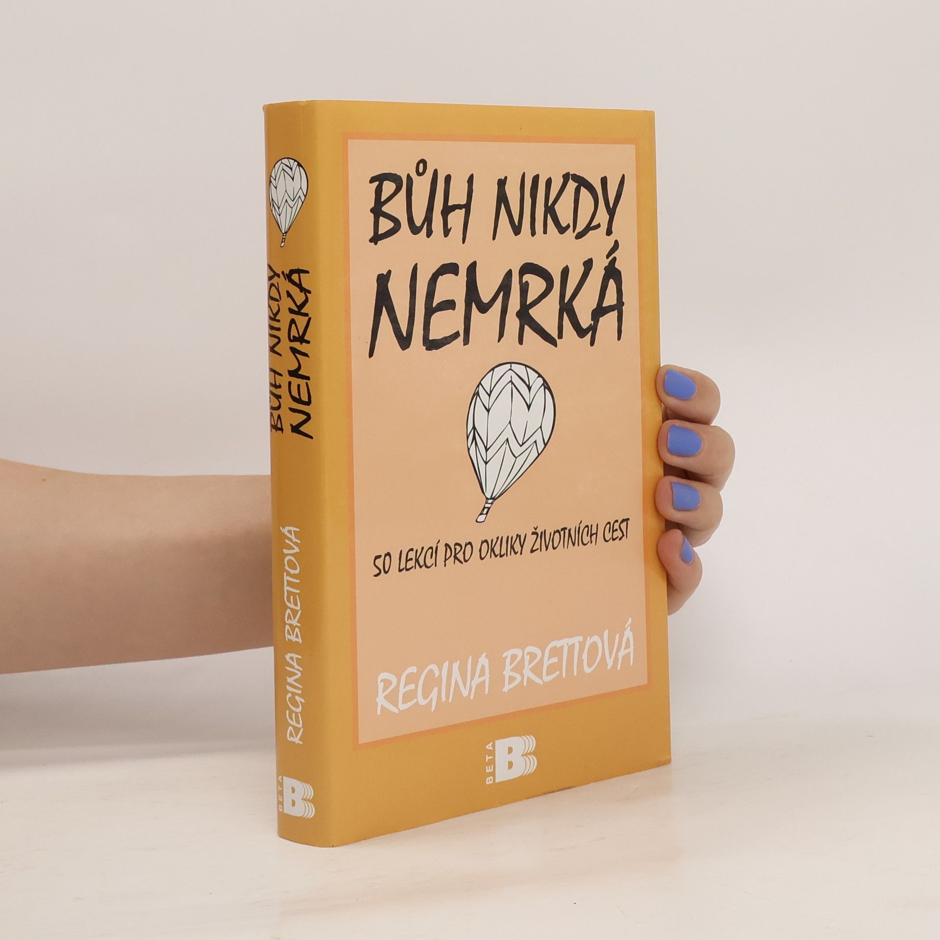 Regina Brett Bůh nikdy nemrká : 50 lekcí pro okliky životních cest