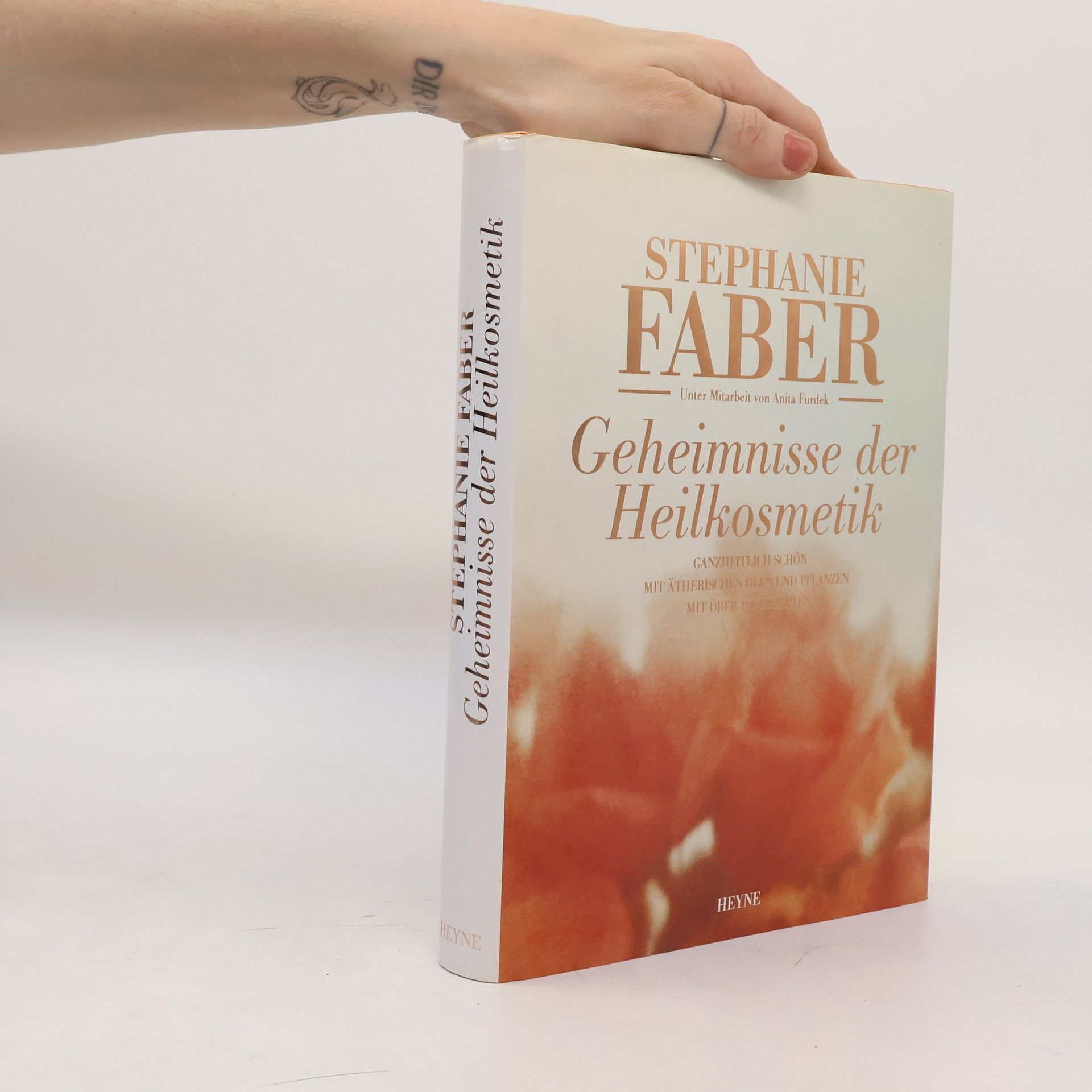 Stephanie Faber Geheimnisse der Heilkosmetik. Ganzheitlich schön mit ätherischen Ölen und Pflanzen.