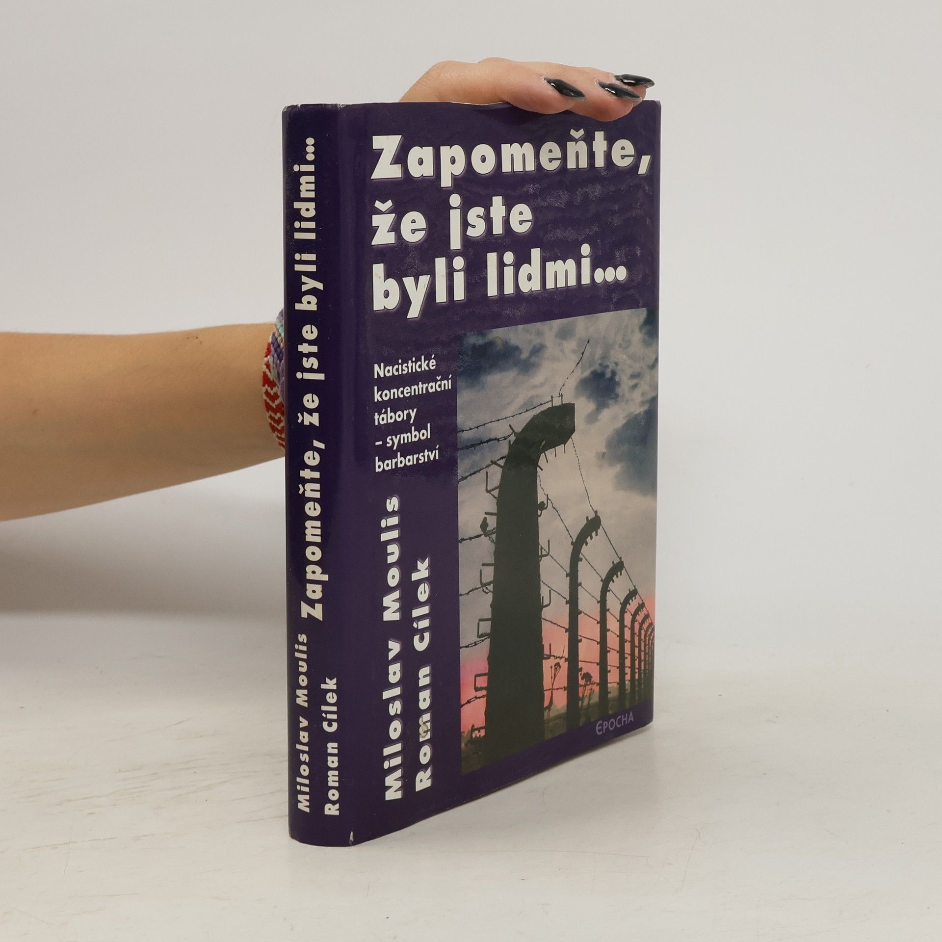 Roman Cílek Zapomeňte, že jste byli lidmi...