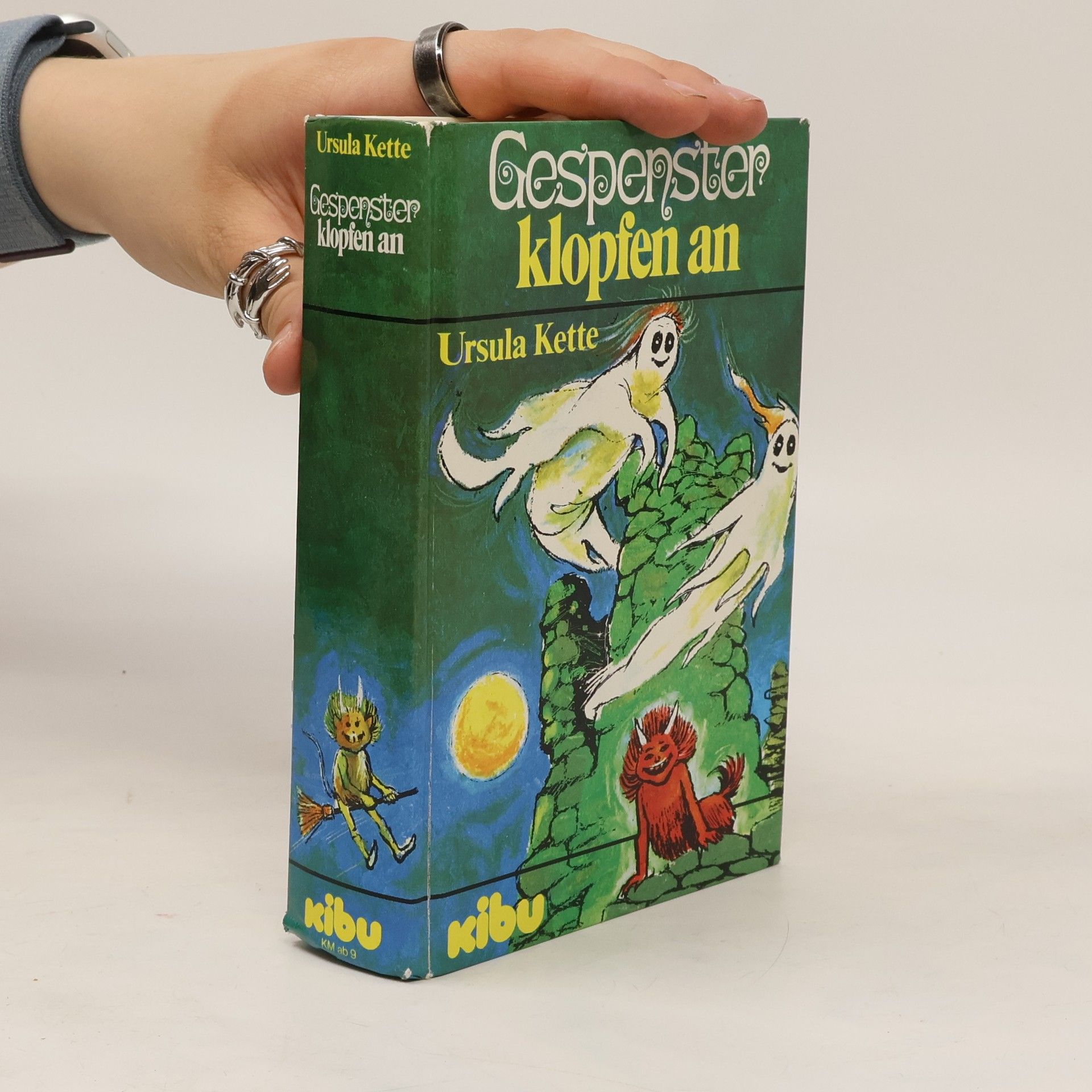 Ursula Kette Gespenster klopfen an