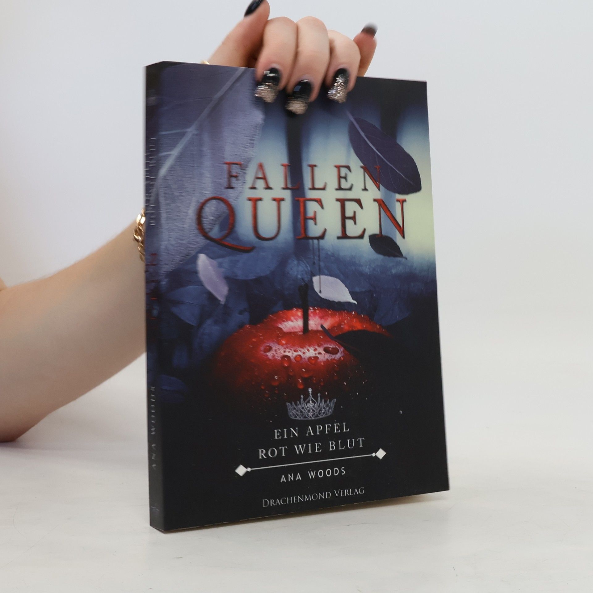 Ana Woods Fallen Queen - ein Apfel, rot wie Blut