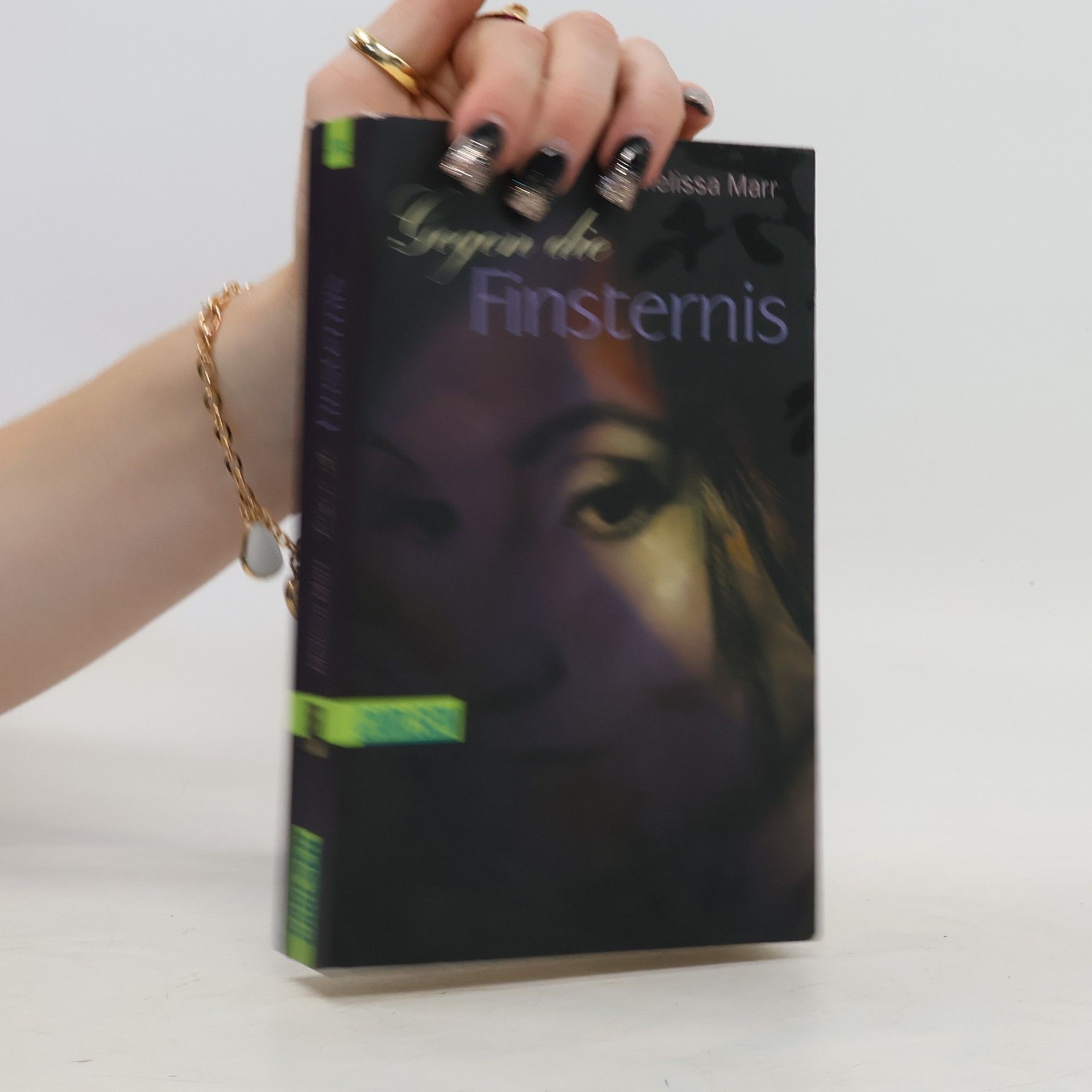 Melissa Marr Sommerlicht-Serie, Band 2: Gegen die Finsternis