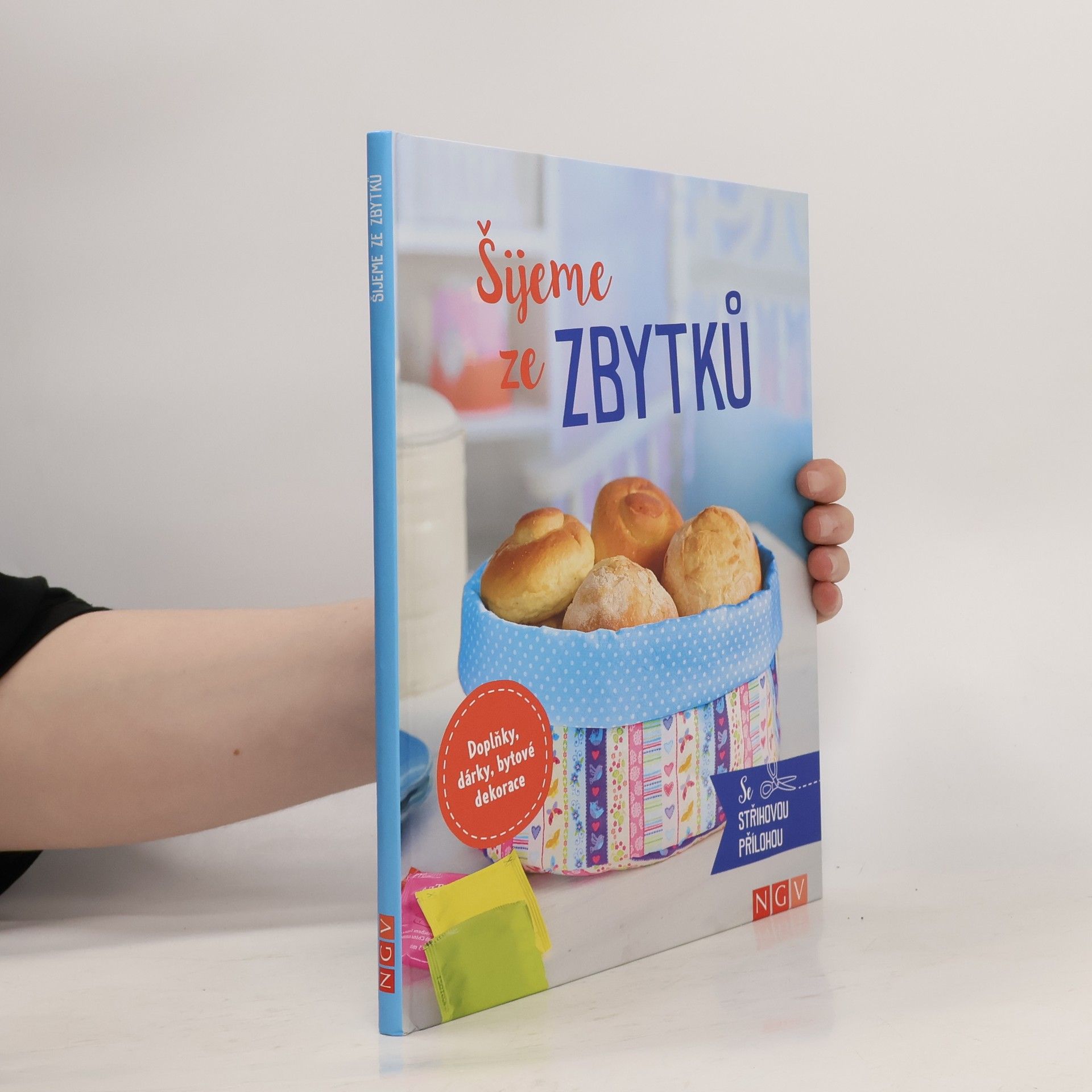 Kolektív autorov Šijeme ze zbytků