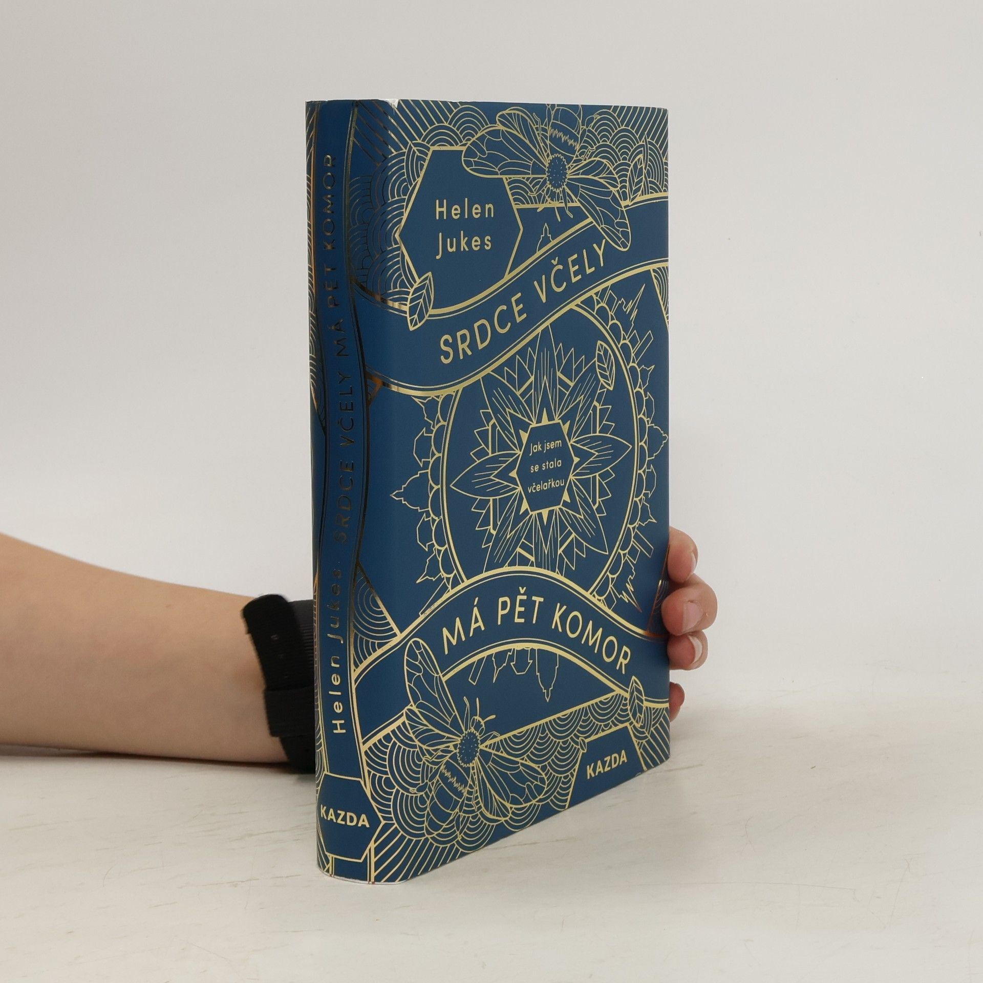 Helen Jukes Srdce včely má pět komor : jak jsem se stala včelařkou