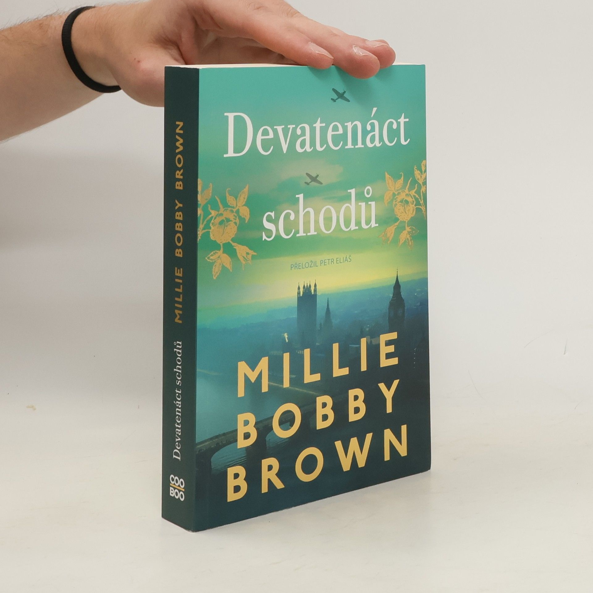 Millie Bobby Brown Devatenáct schodů