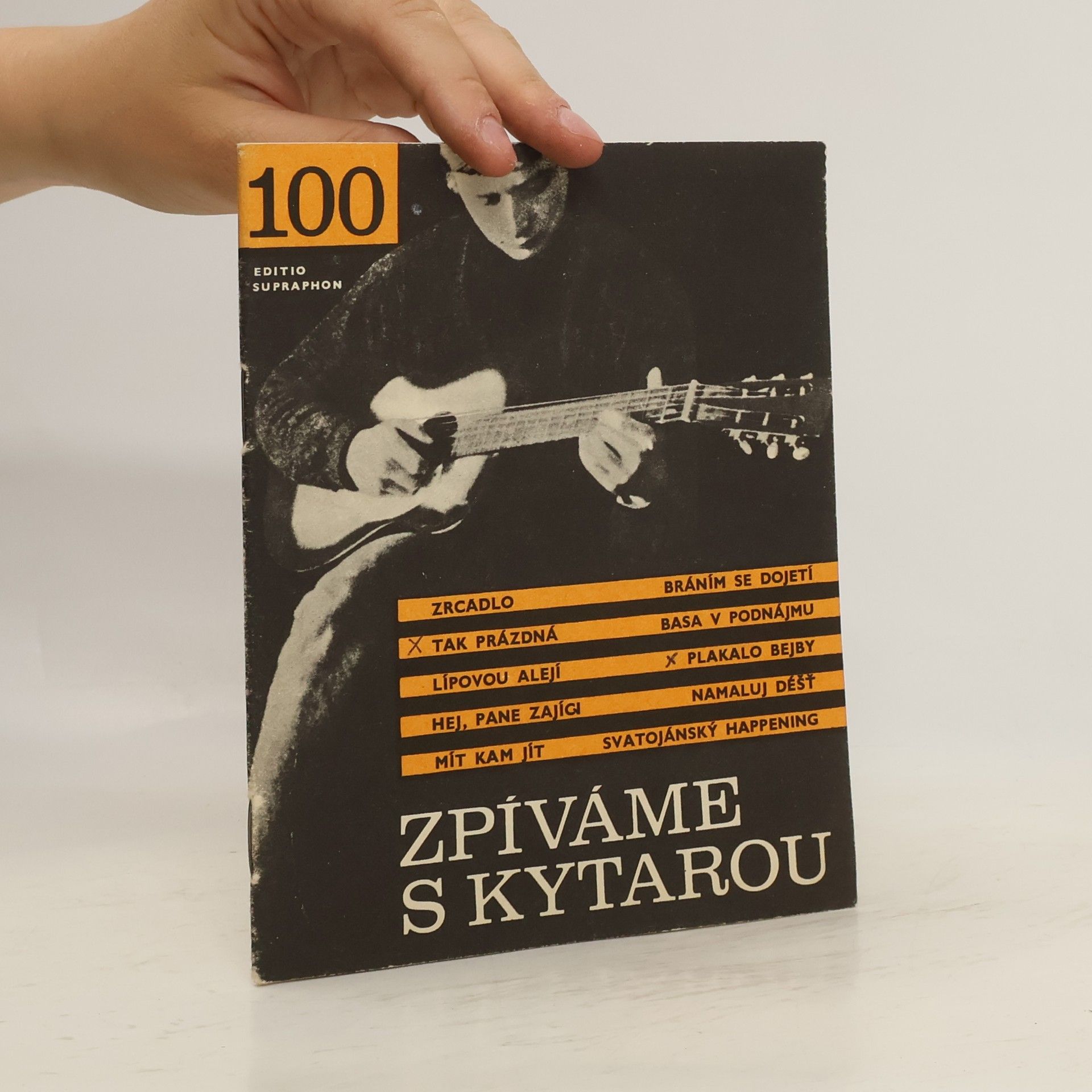 Kolektív autorov Zpíváme s kytarou 100