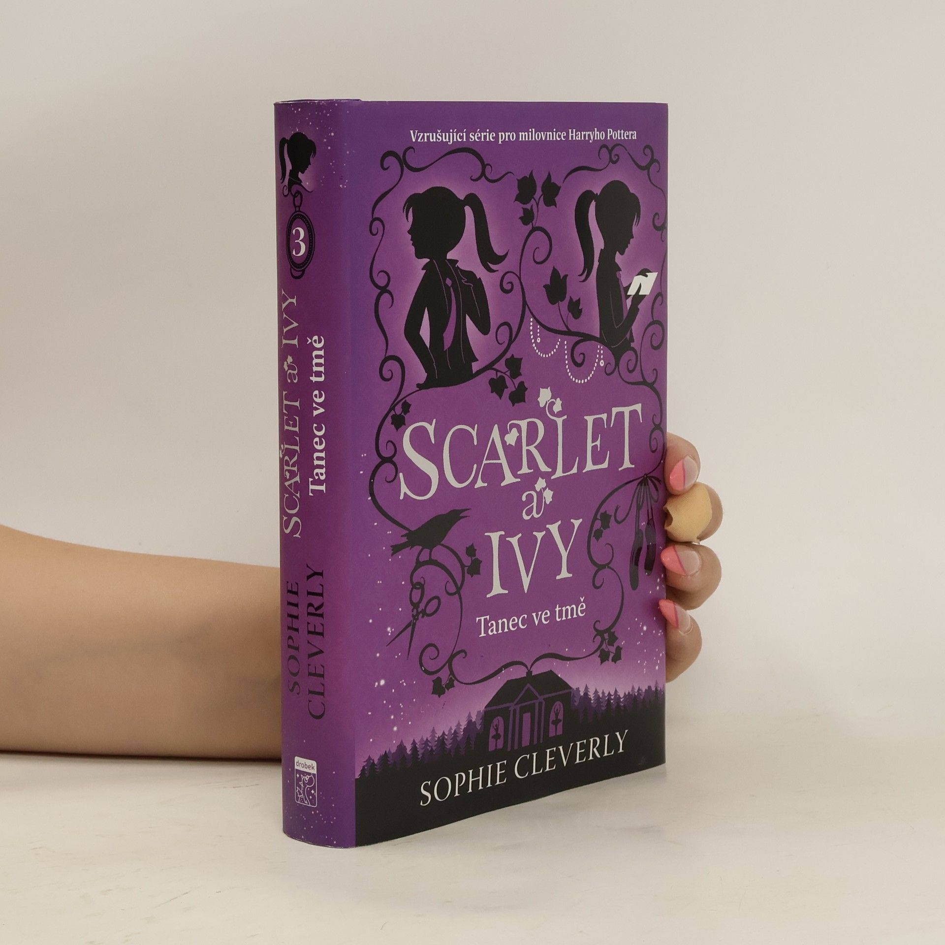 Sophie Cleverly Scarlet a Ivy. Tanec ve tmě