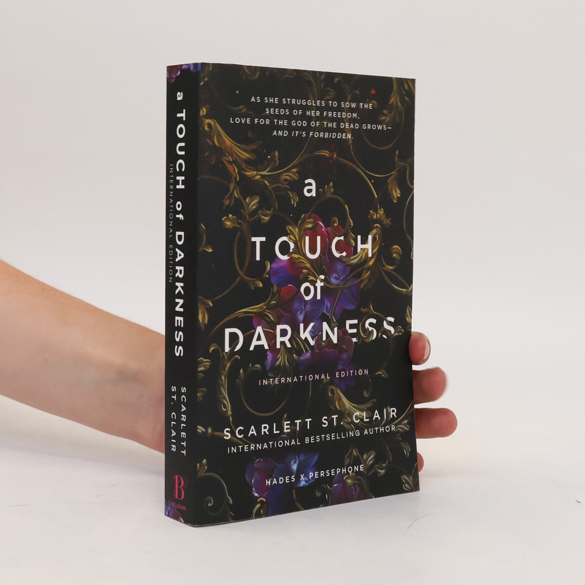 Scarlett St. Clair A Touch of Darkness