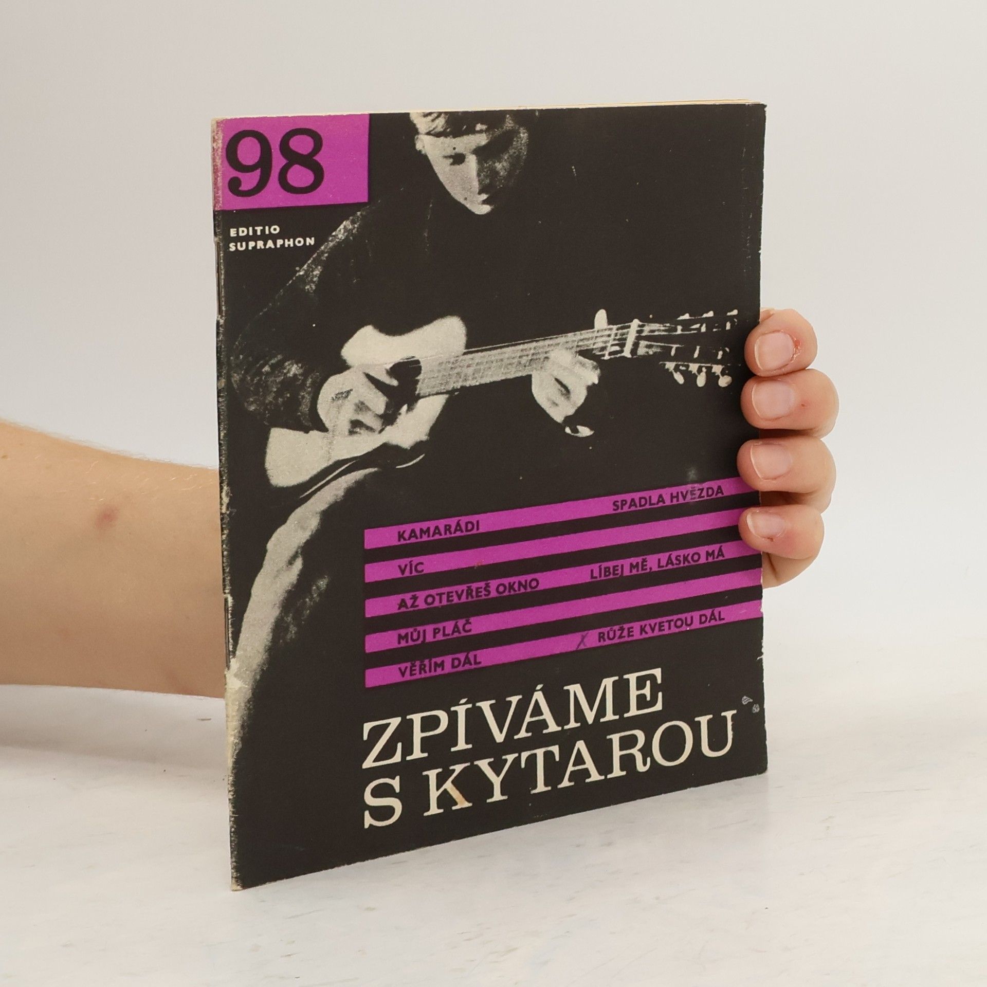 Collectif d'auteurs Zpíváme s kytarou 98