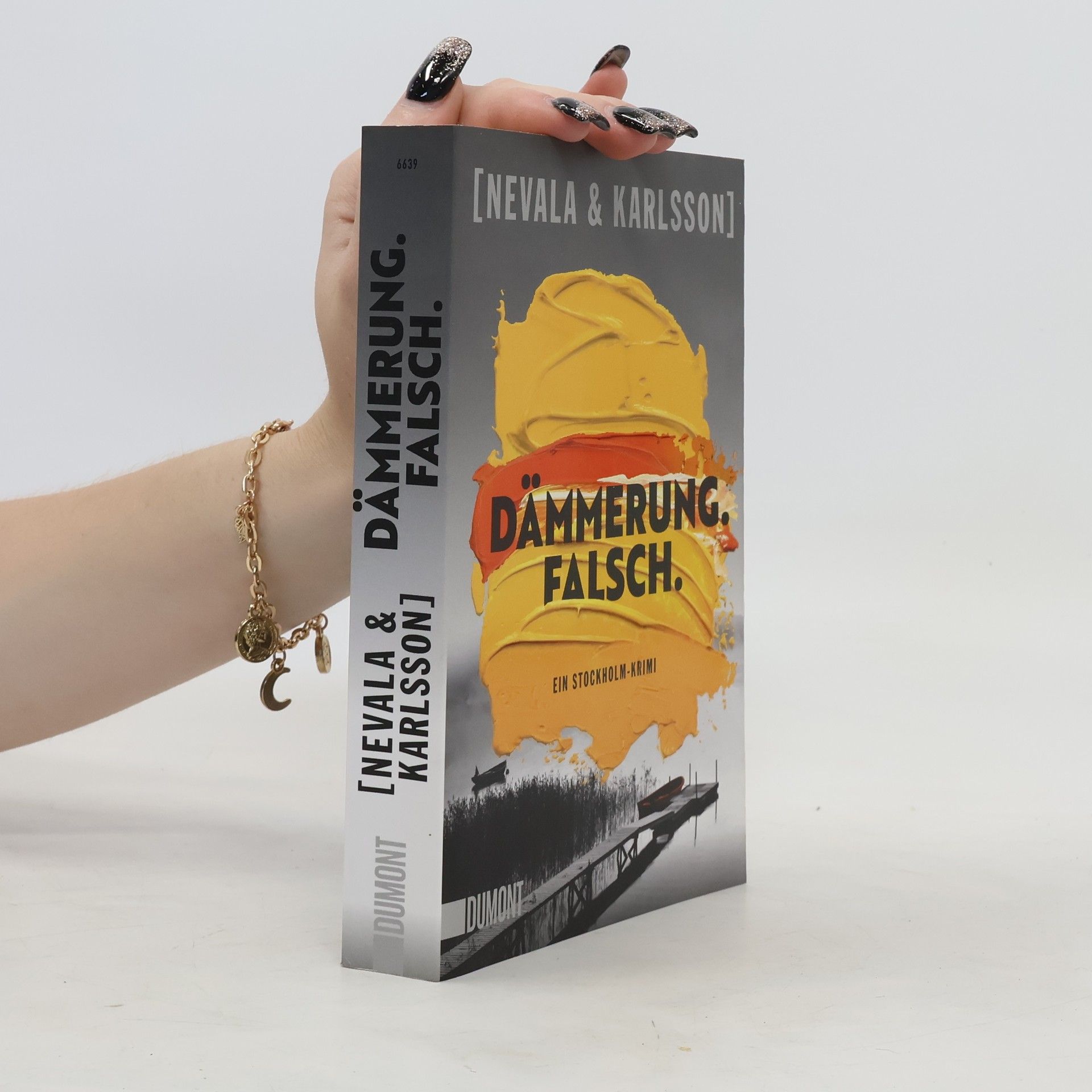 Tiina Nevala Dämmerung. Falsch.