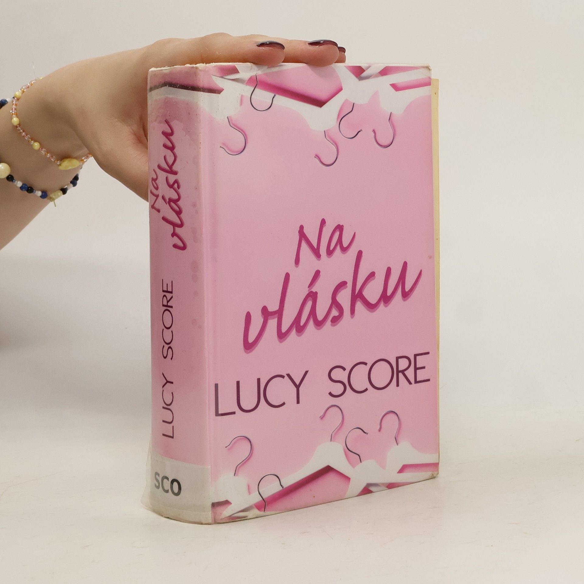 Lucy Score Na vlásku