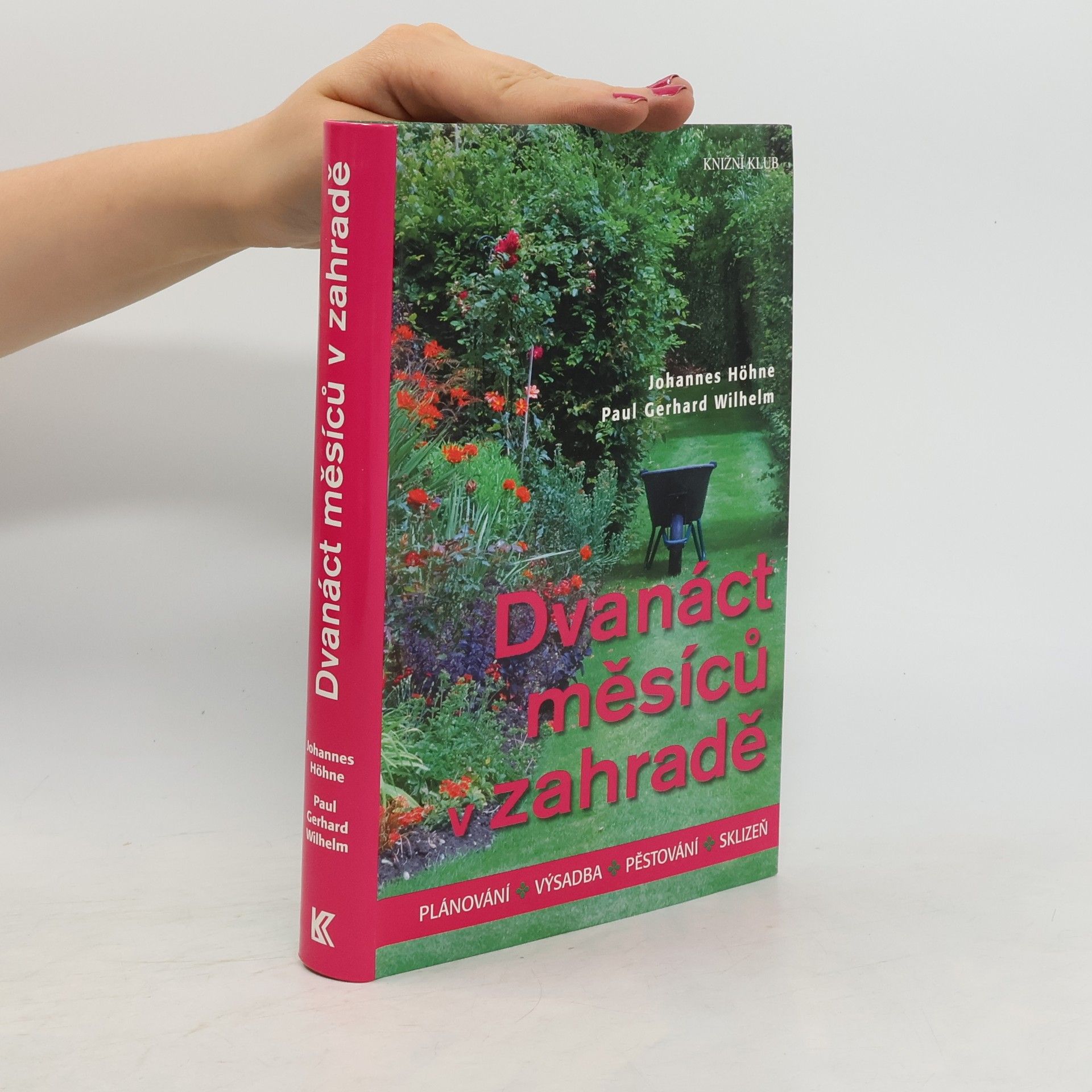 Johannes Höhne Dvanáct měsíců v zahradě : plánování, výsadba, pěstování, sklizeň