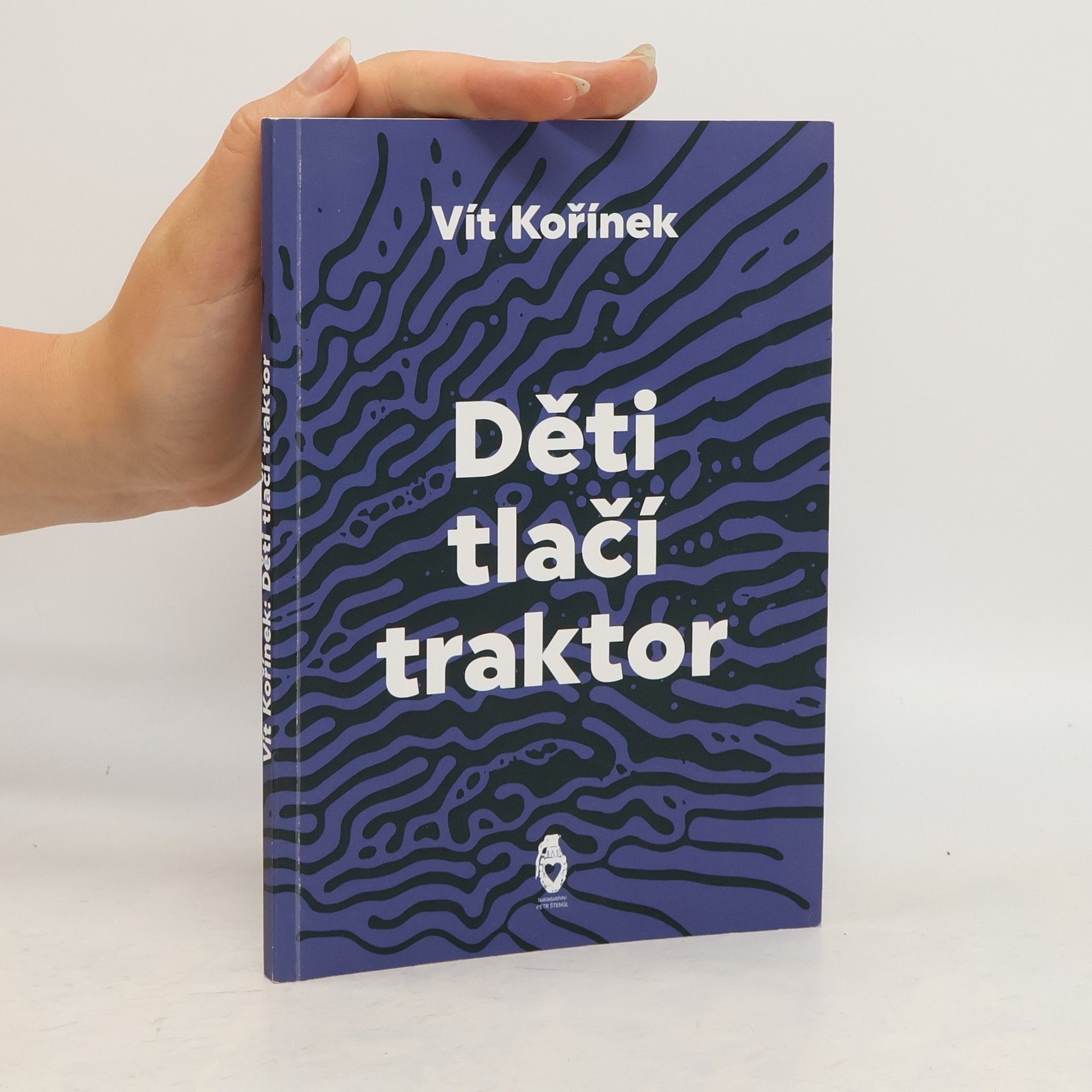 Vít Kořínek Děti tlačí traktor