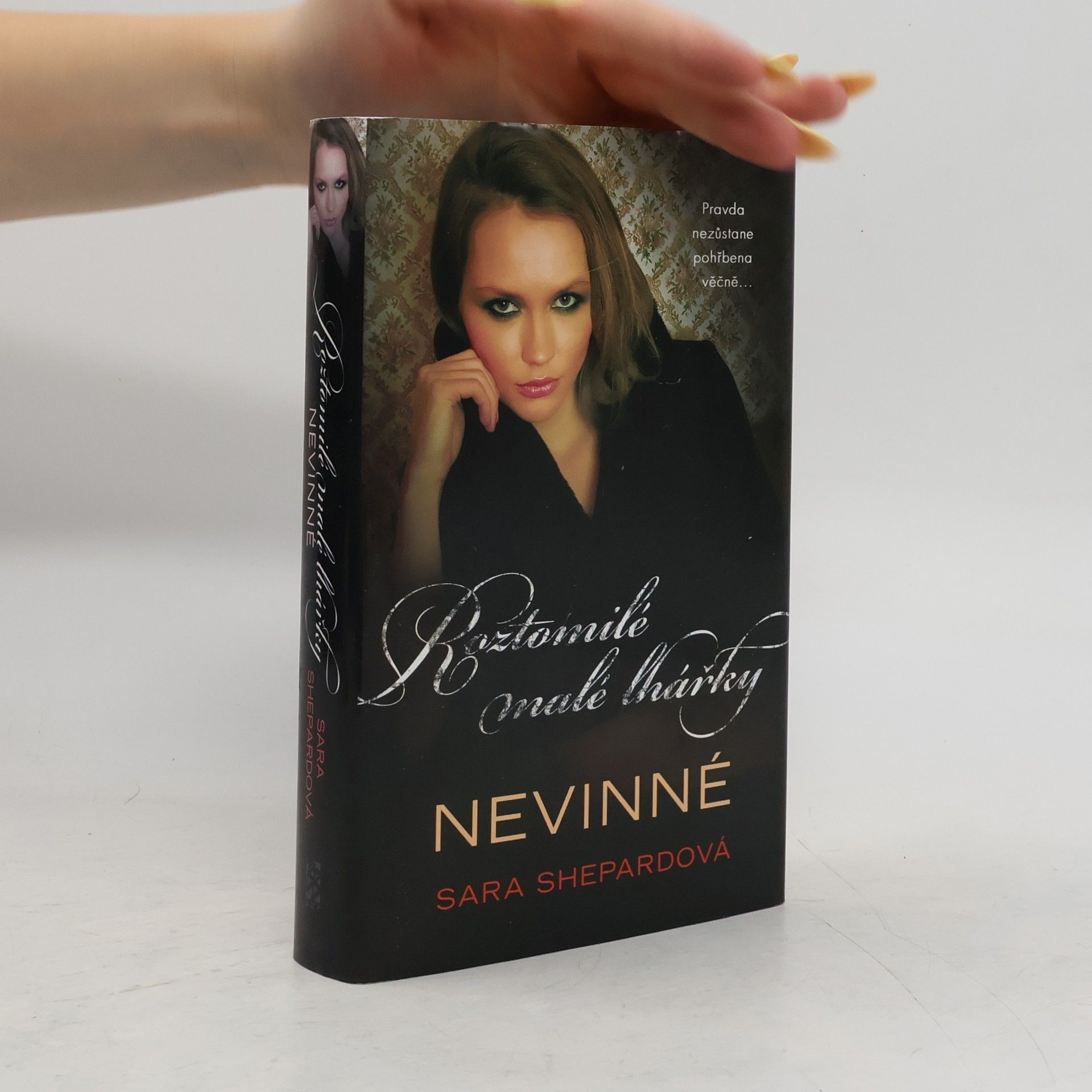 Sara Shepard Roztomilé malé lhářky. Nevinné