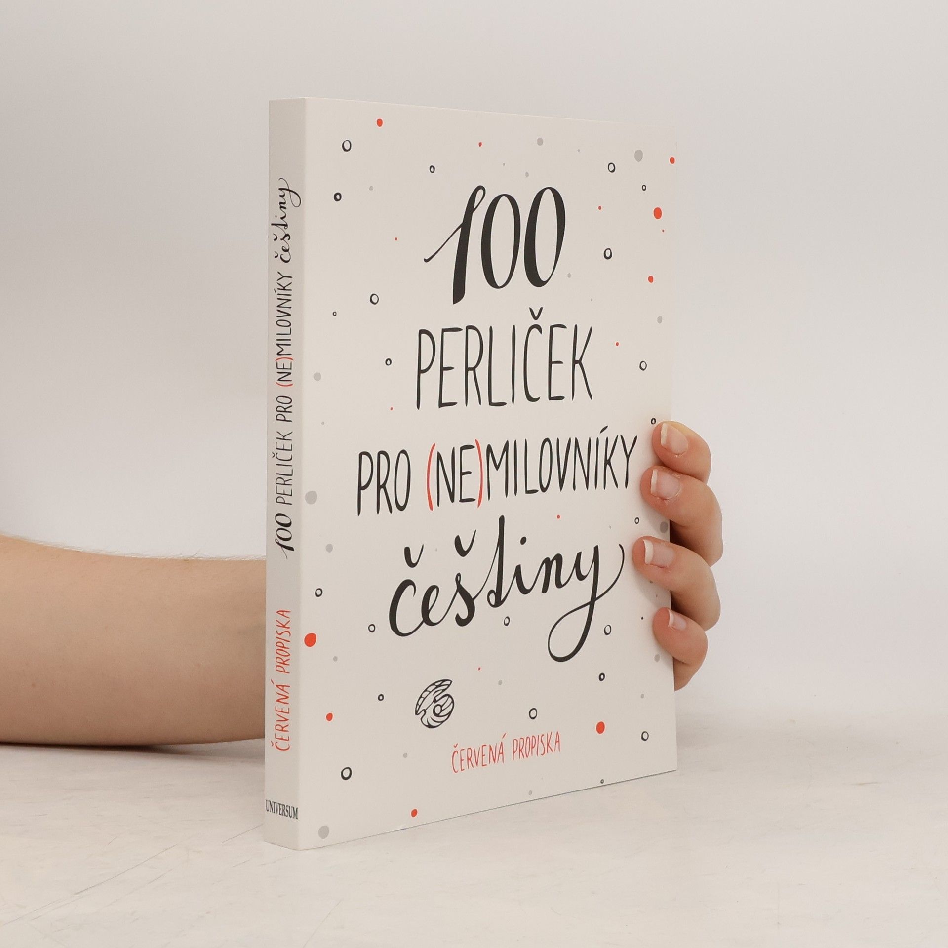Karla Tchawou Tchuisseu 100 perliček pro (ne)milovníky češtiny
