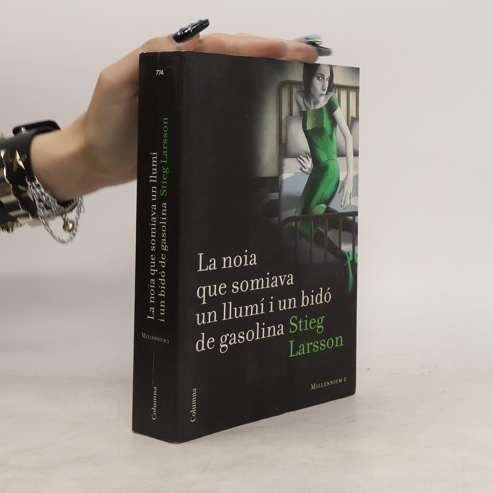 Stieg Larsson La noia que somiava un llumí i un bidó de gasolina