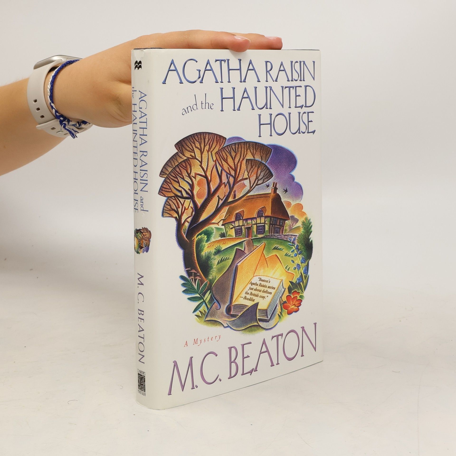 M. C. Beaton Agatha Raisin and the Haunted House