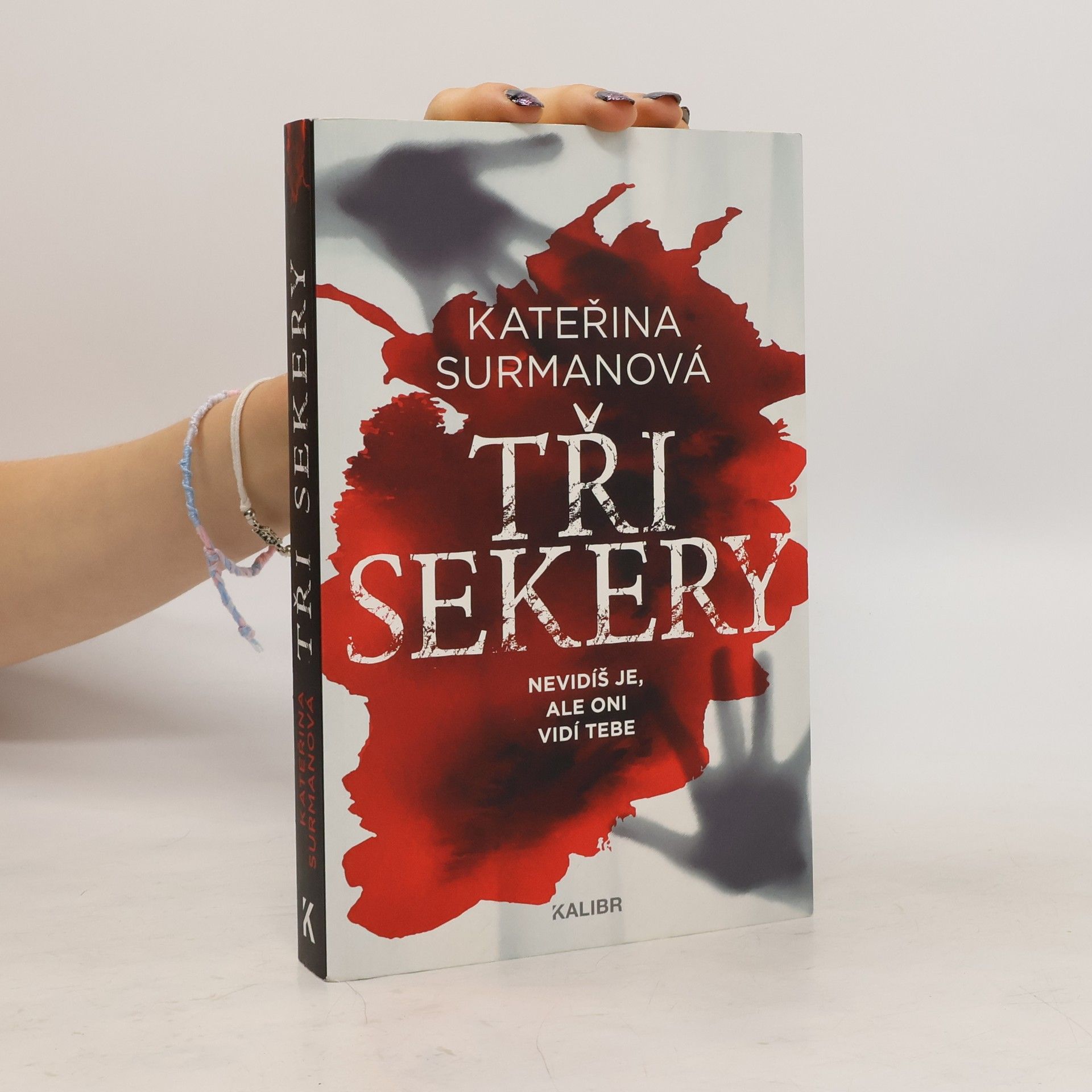 Kateřina Surmanová Tři Sekery. Nevidíš je, ale oni vidí tebe