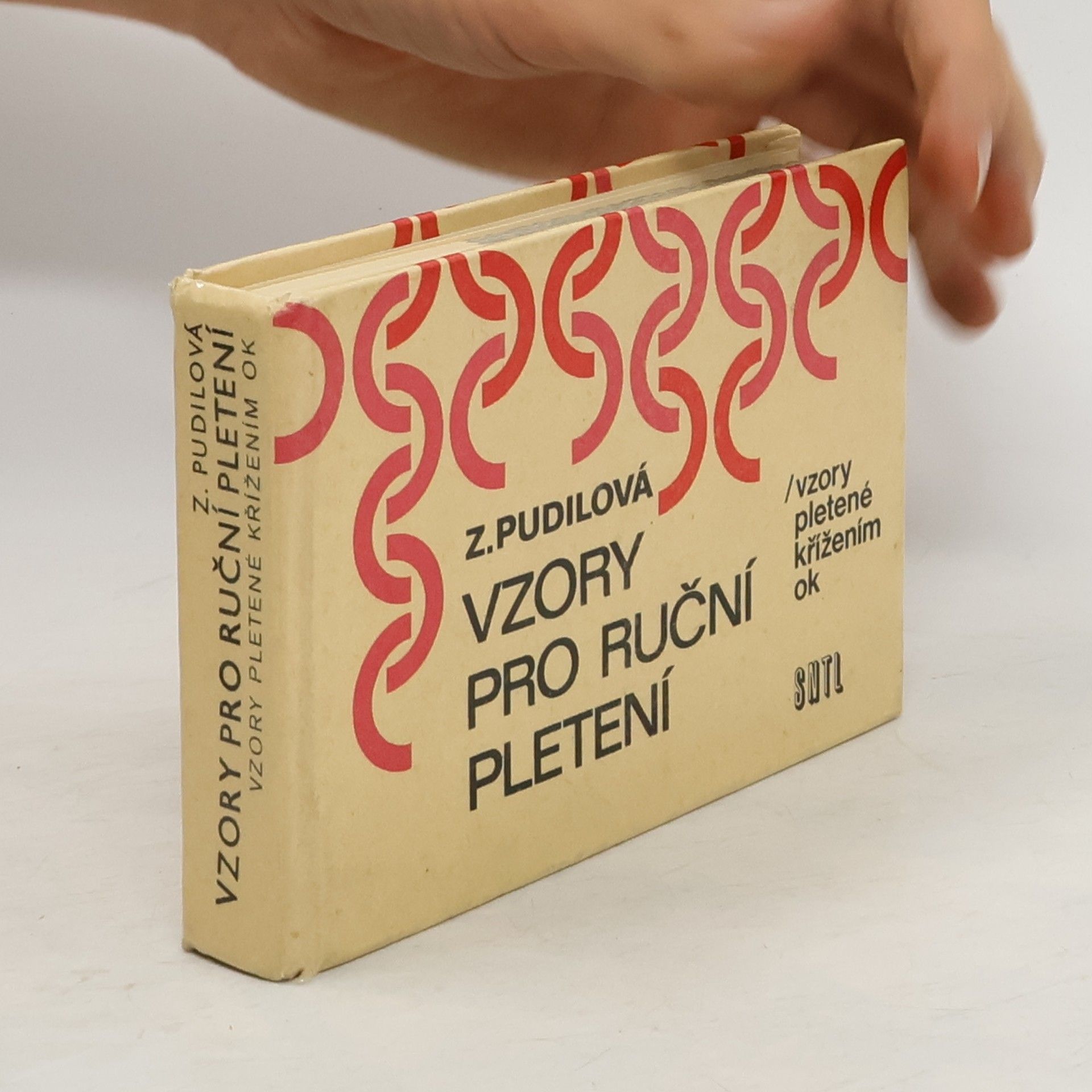 Pudilová Zdenka Vzory pro ruční pletení. Vzory pletené křížením ok