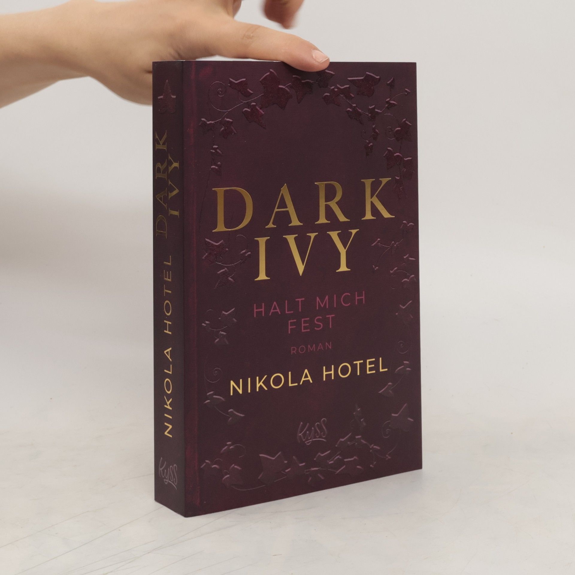 Nikola Hotel Dark Ivy - Halt mich fest