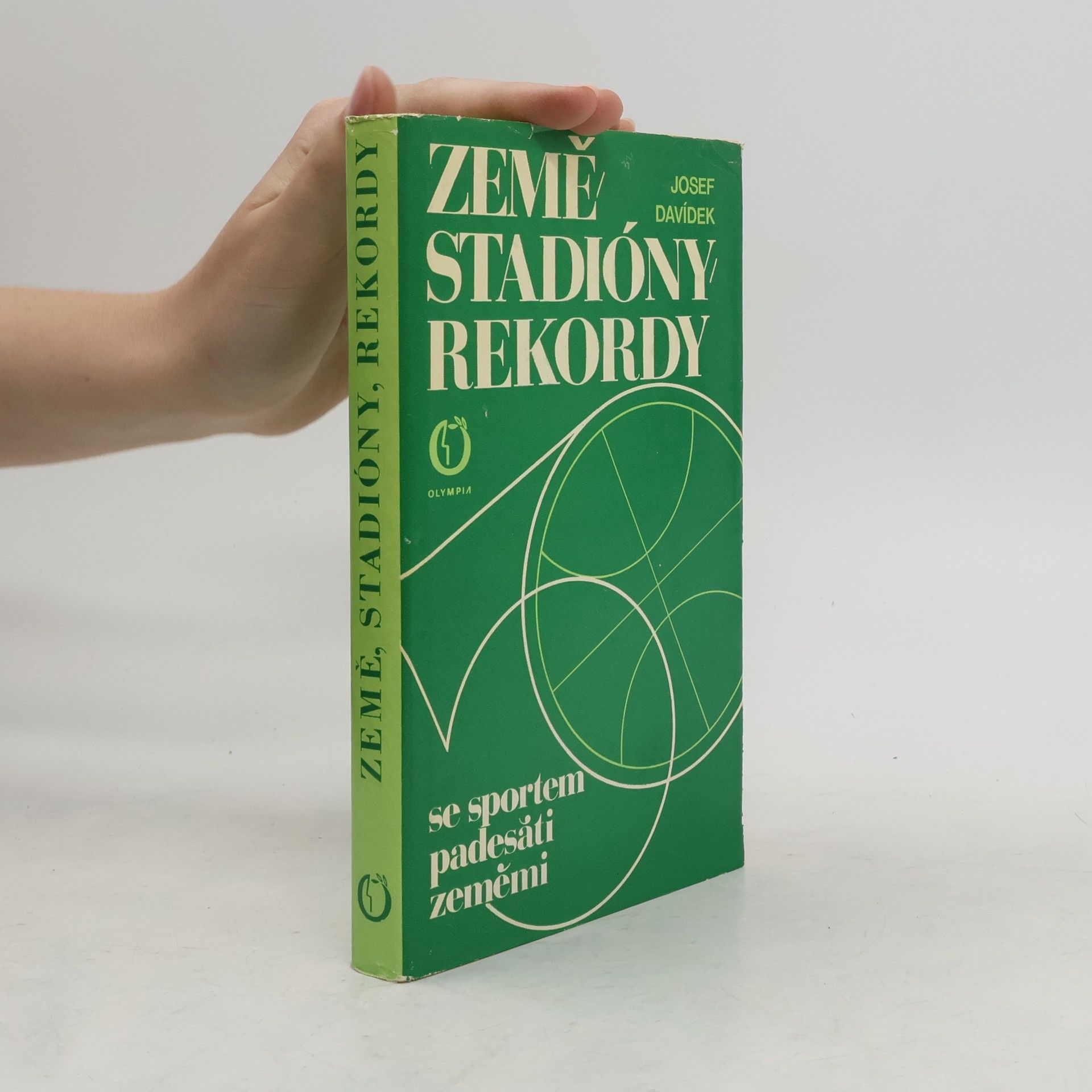 Josef Davídek Země, stadióny, rekordy. Se sportem padesáti zeměmi