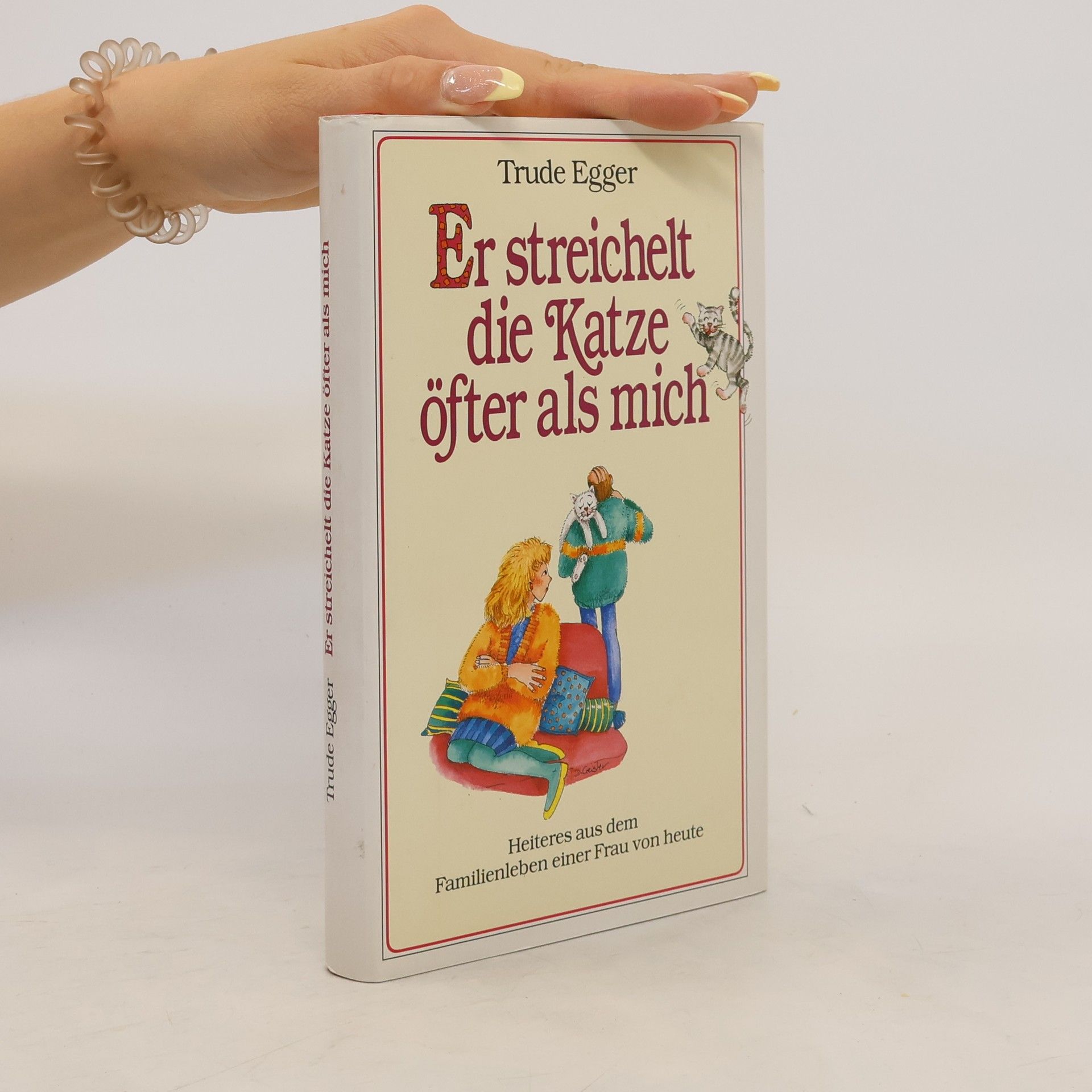Trude Egger Er streichelt die Katze öfter als mich