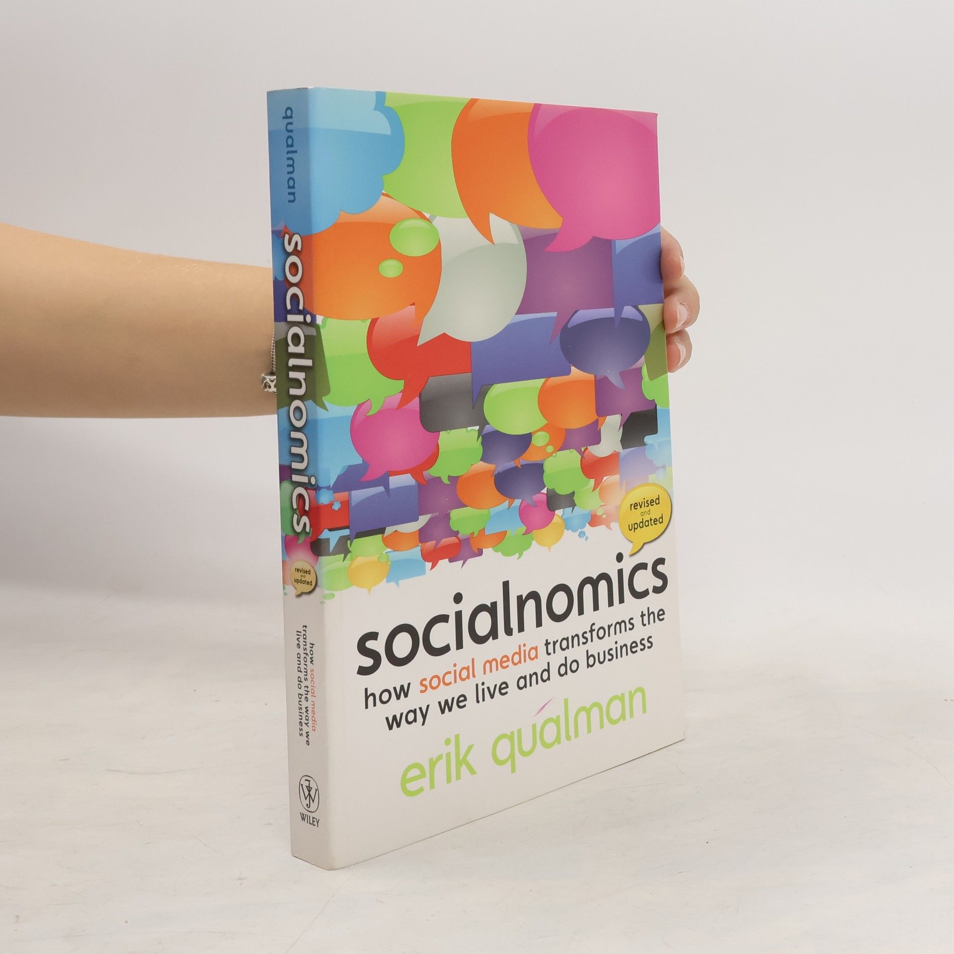 Erik Qualman Socialnomics: How Social Media Transforms the Way we Live and do Business