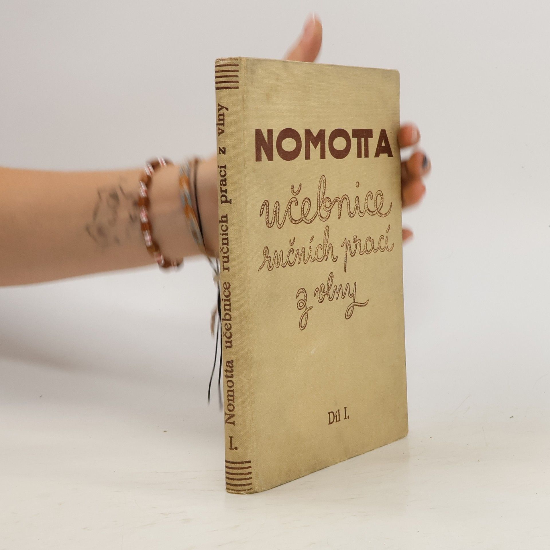 Collectif d'auteurs Nomotta: učebnice ručních prací z vlny I