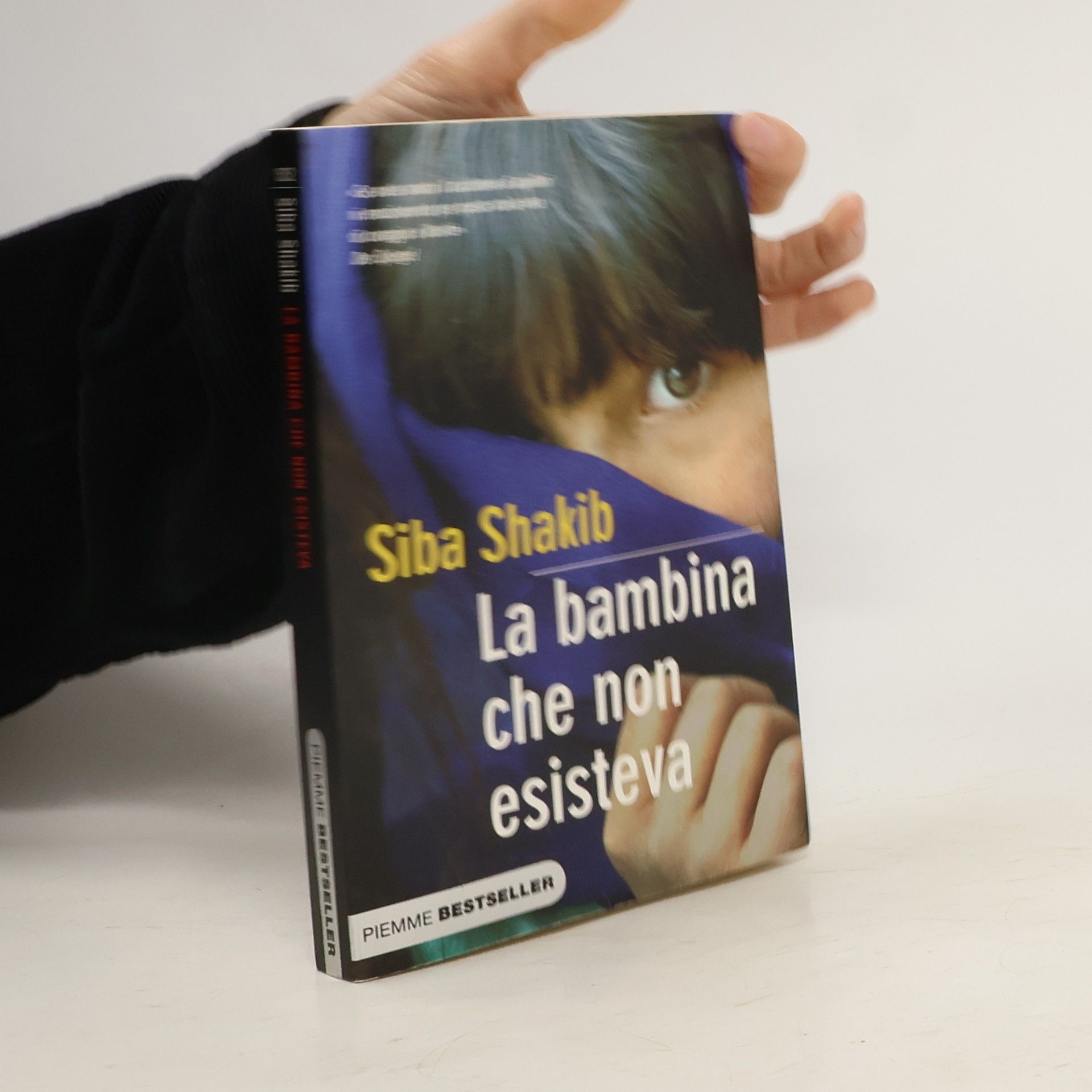 Síba Shakib La bambina che non esisteva