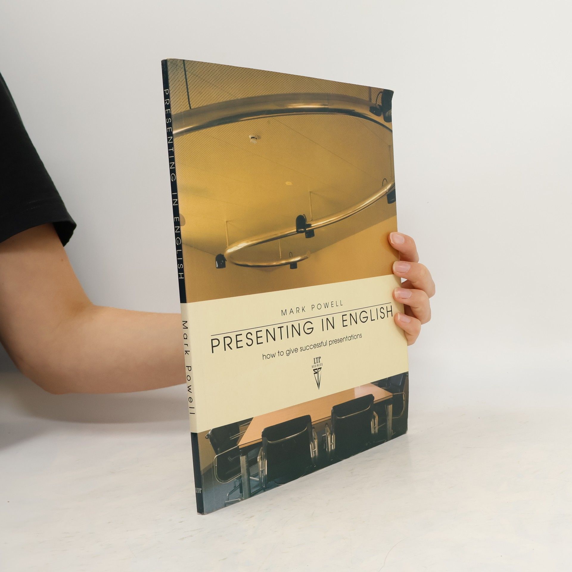 Jonathan M. Marks Presenting in English : how to give successful presentations