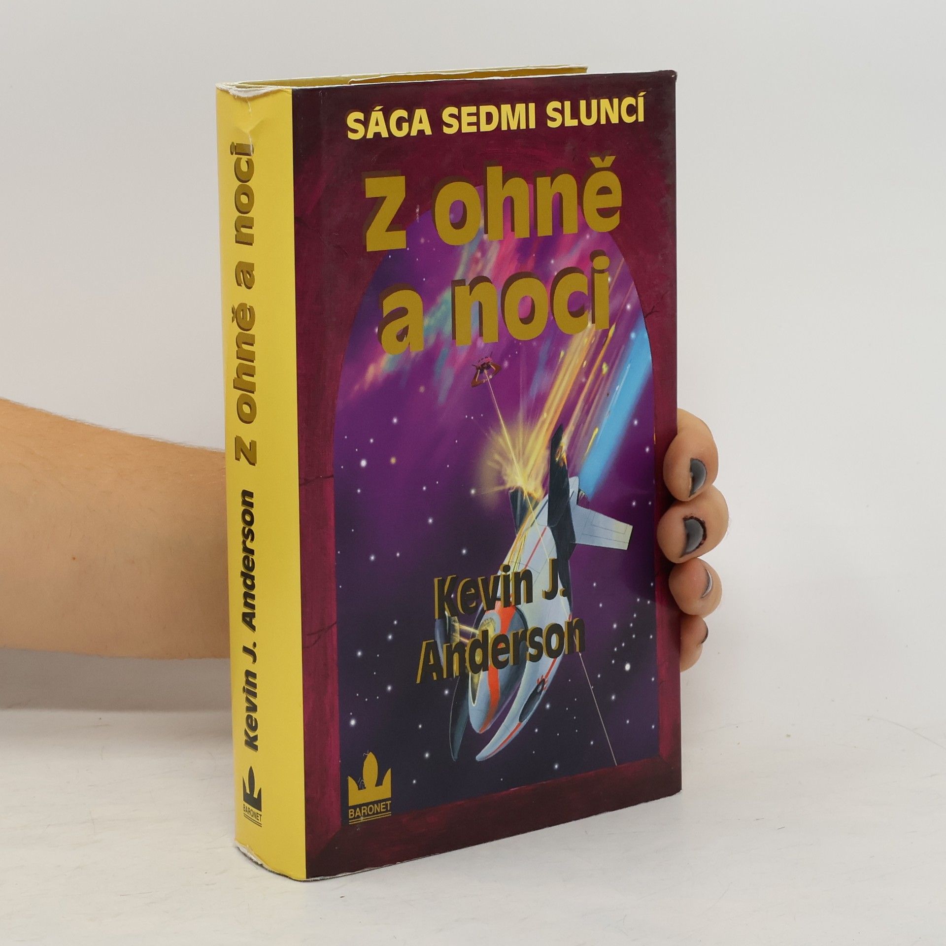 Klára Kučerová Z ohně a noci. Sága sedmi sluncí 5
