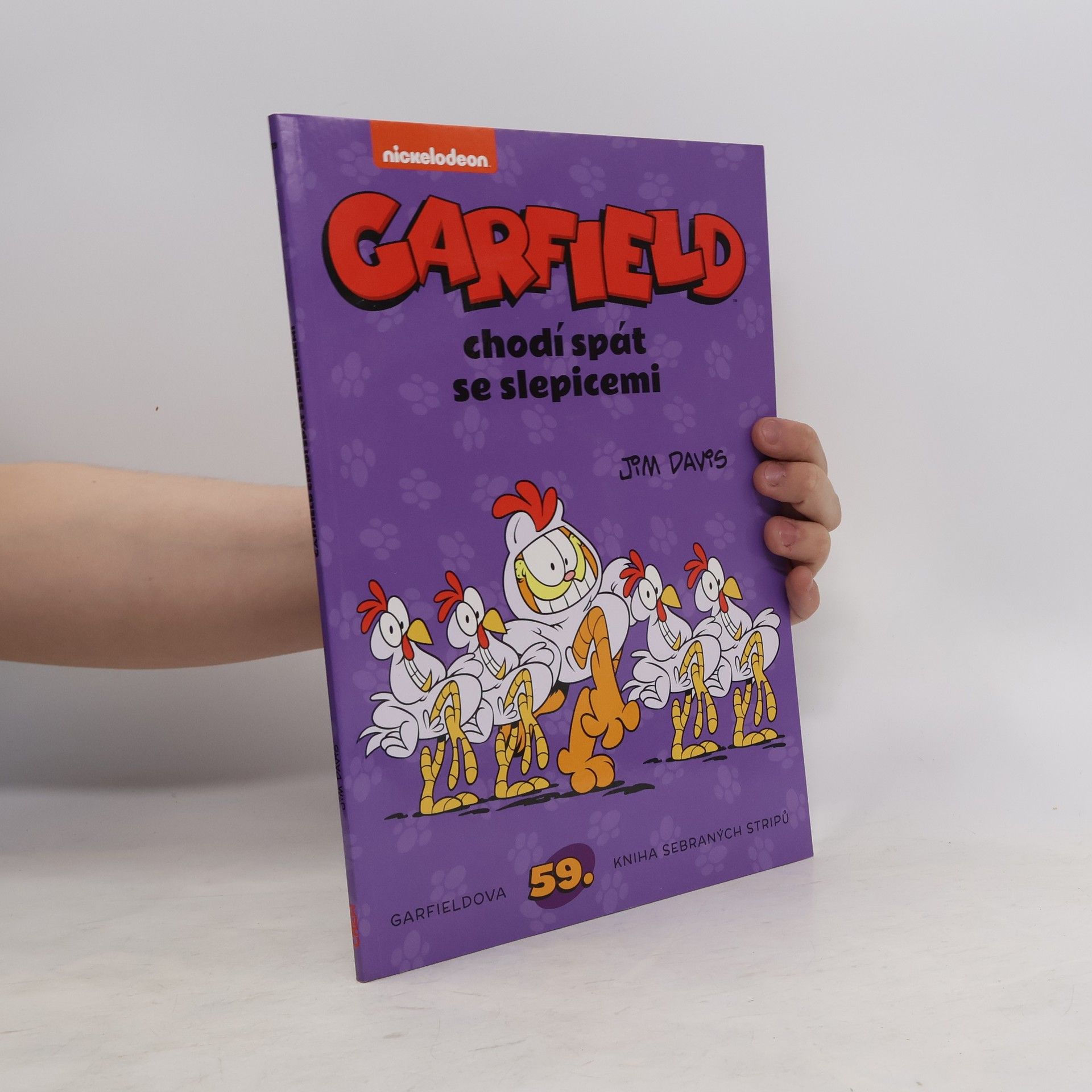 Jim Davis Garfield chodí spát se slepicemi