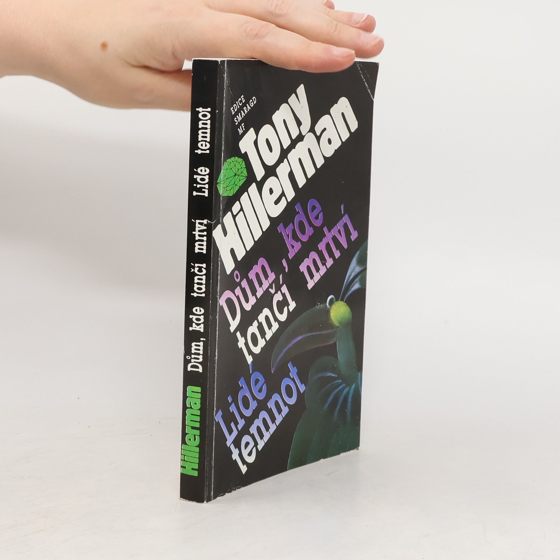 Tony Hillerman Dům, kde tančí mrtví ; Lidé temnot