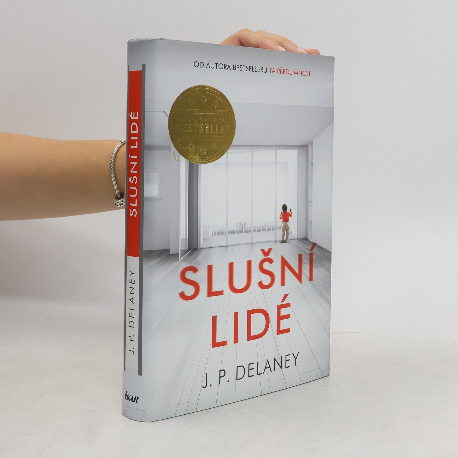 J. P. Delaney Slušní lidé