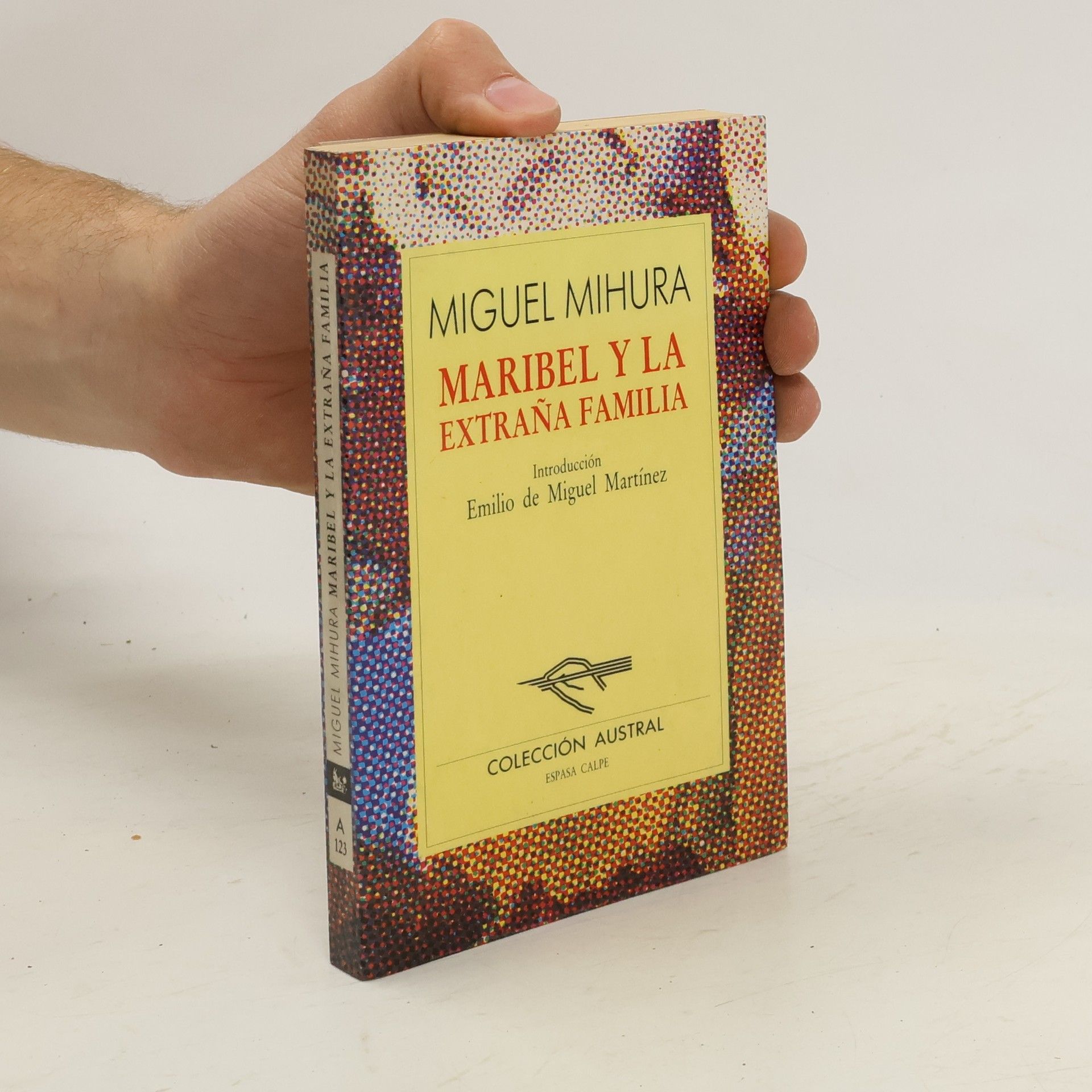 Miguel Mihura Maribel y la extraňa familia