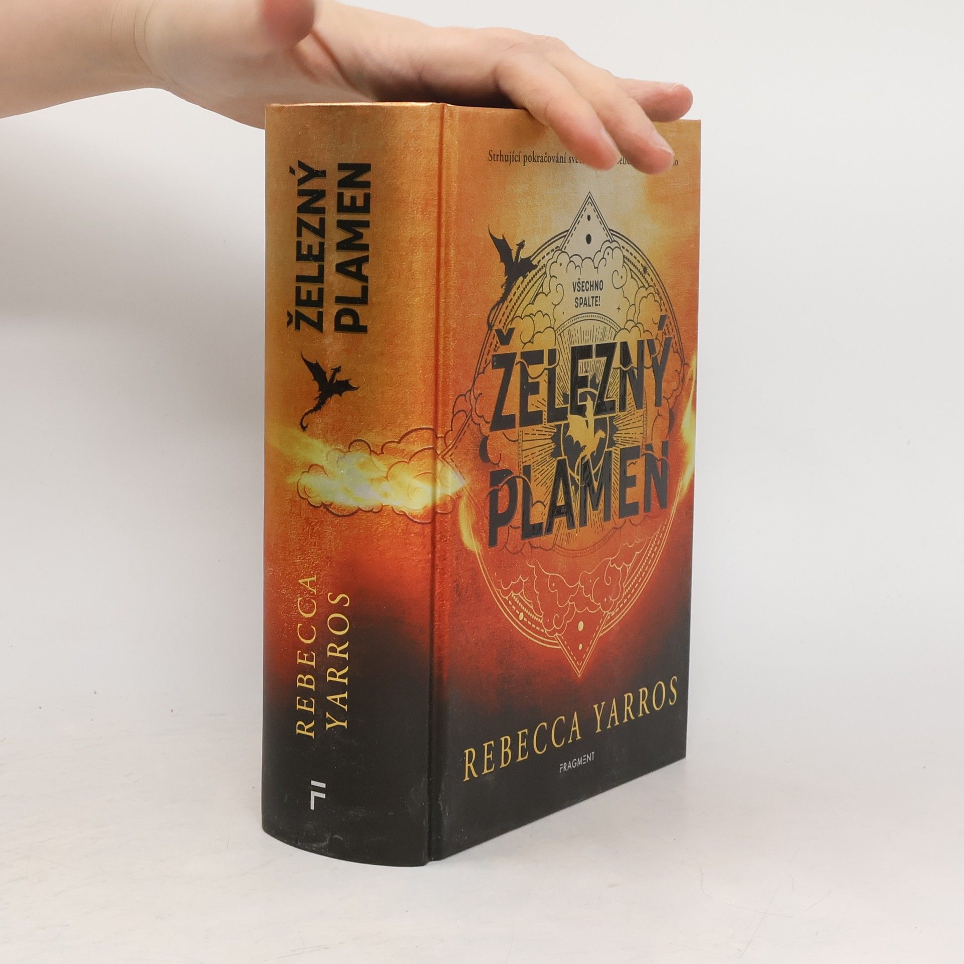 Rebecca Yarros Železný plamen
